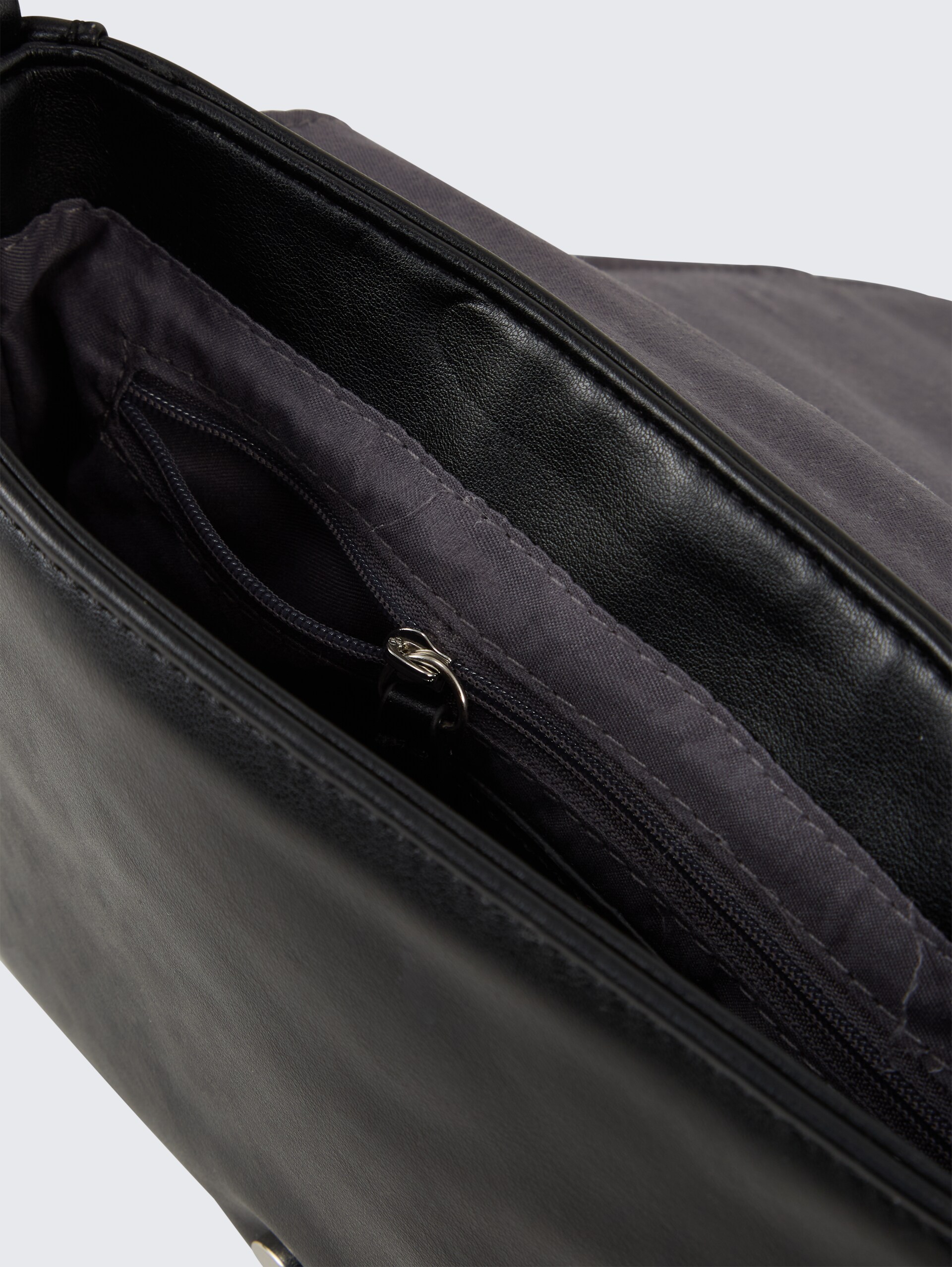 TTMILLA S Umhängetasche mit Umschlag - schwarz / black - seitliche Produkt-Ansicht 