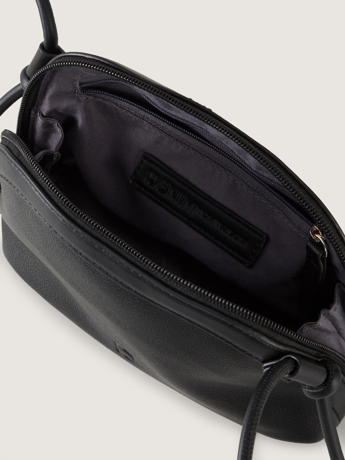 TTMADELYN XS Umhängetasche mit Kordelriemen - schwarz / black - seitliche Produkt-Ansicht 