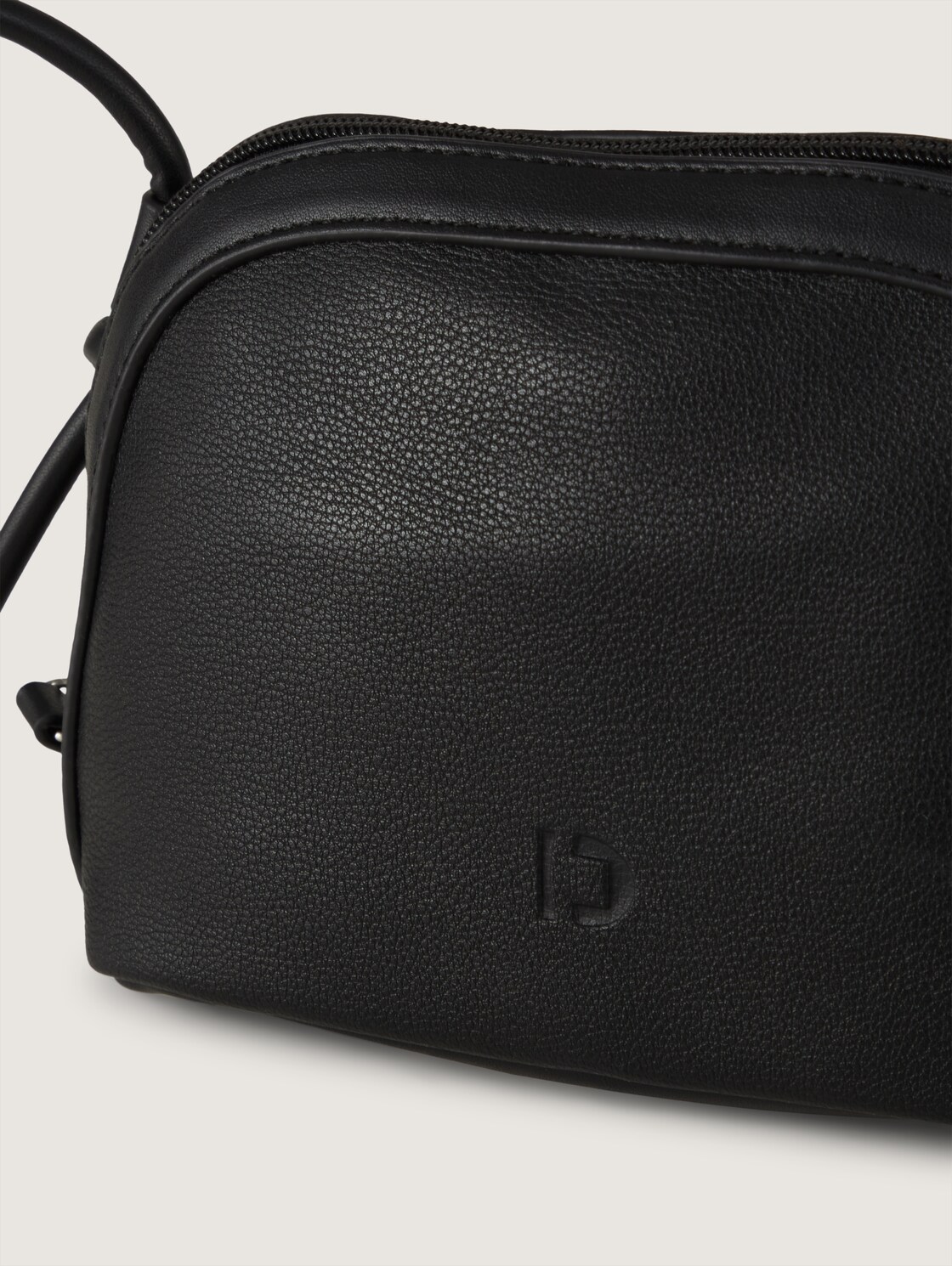 TTMADELYN XS Umhängetasche mit Kordelriemen - schwarz / black - seitliche Produkt-Ansicht 