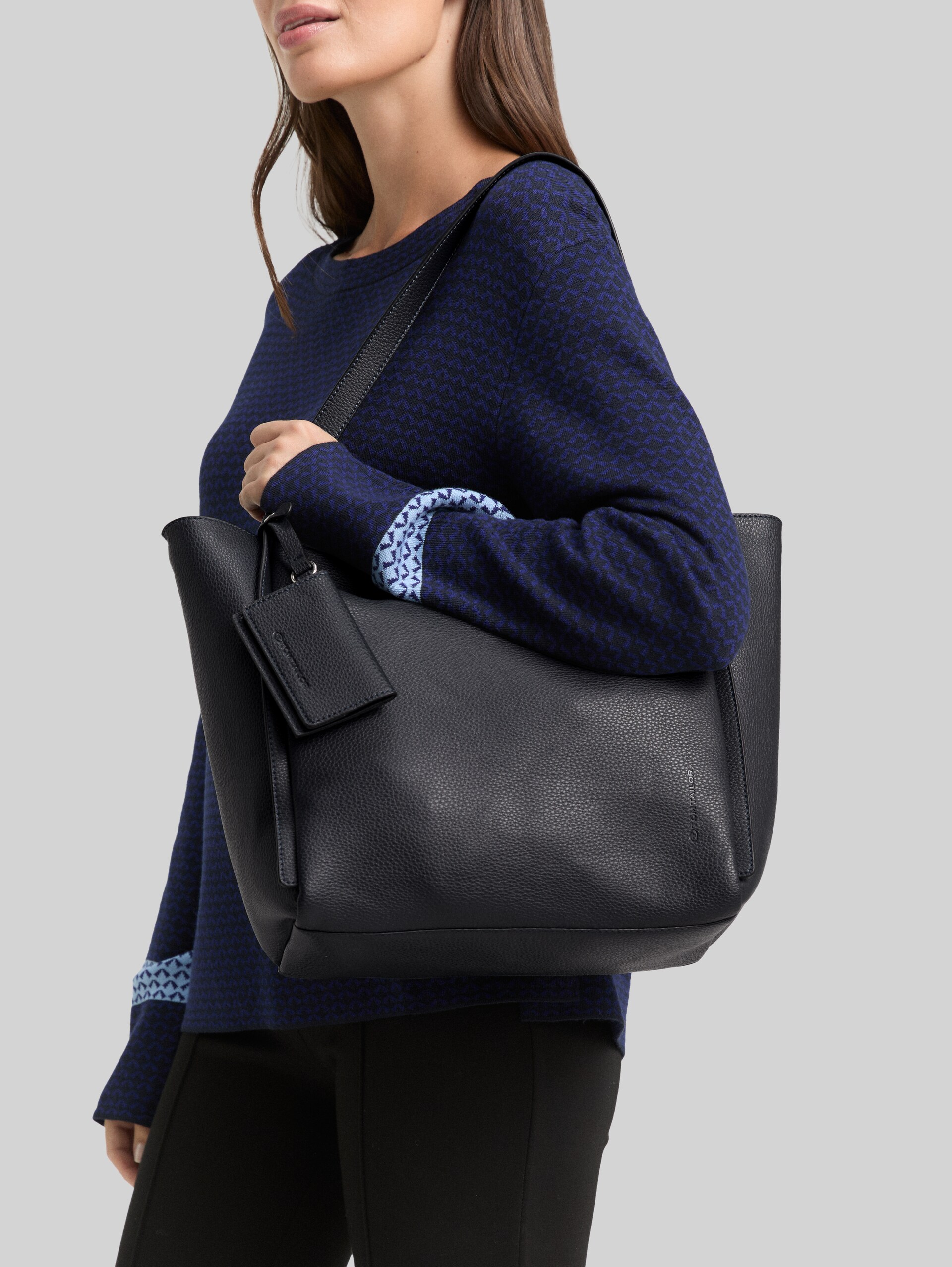 TTAMAREA L shopper with detachable pendant bag - dark blue - side model view