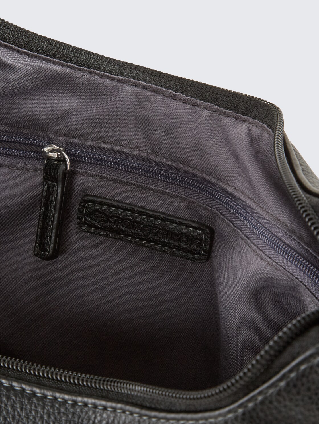 TTASPEN M Beuteltasche mit abnehmbarem Logo-Anhänger - schwarz / black - seitliche Produkt-Ansicht 