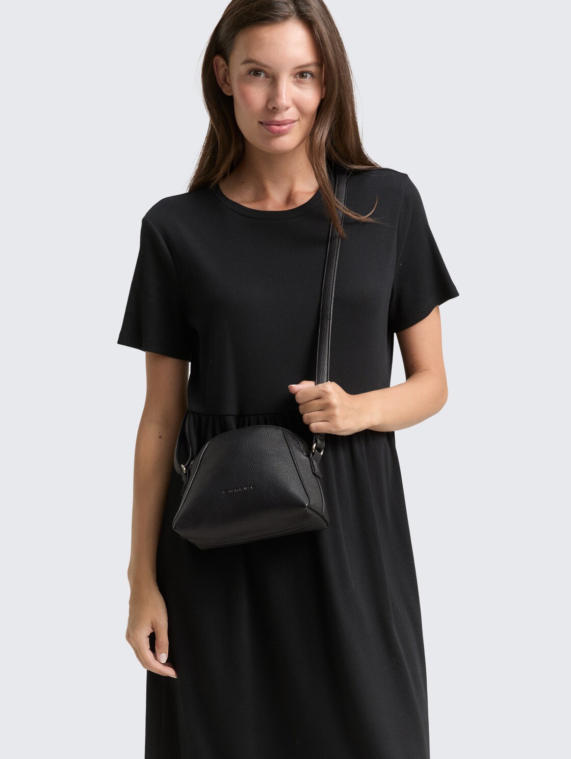 TTDAHLIA S shoulder bag in faux leather - schwarz / black - side model view