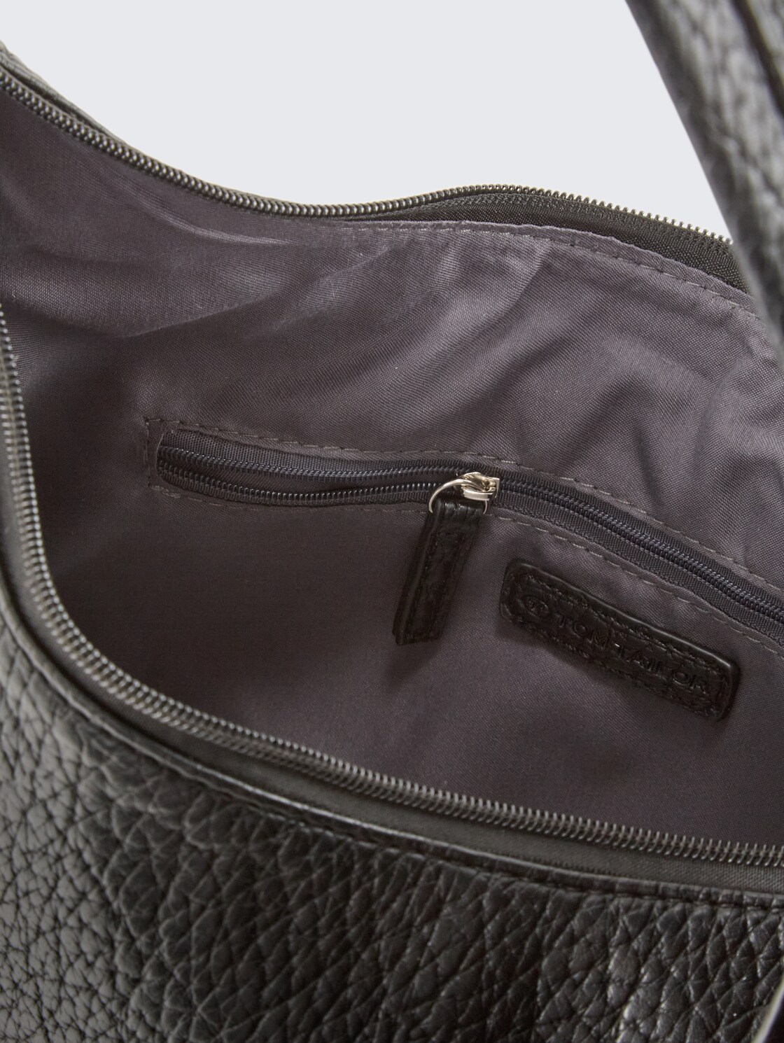 TTEVELINA M Beuteltasche aus Lederimitat - schwarz / black - seitliche Produkt-Ansicht 