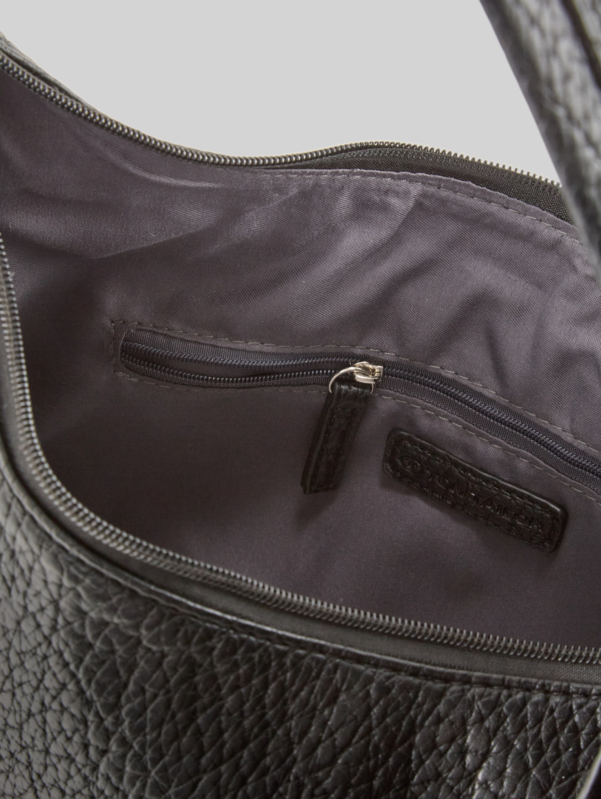 TTEVELINA M Beuteltasche aus Lederimitat - schwarz / black - seitliche Produkt-Ansicht 