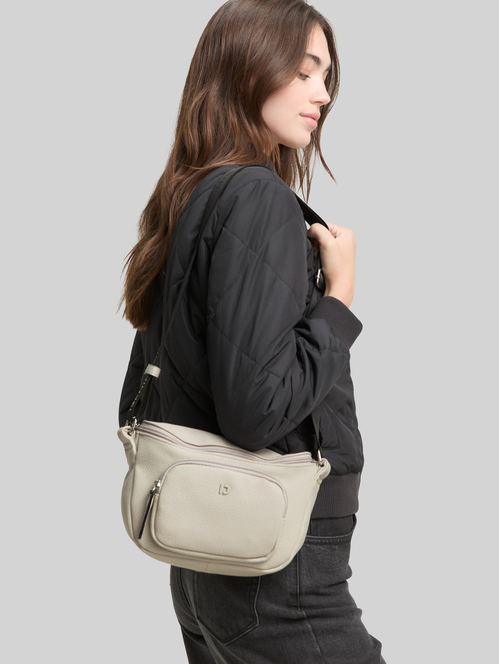 TTFARA M shoulder bag in imitation leather - light grey - side model view