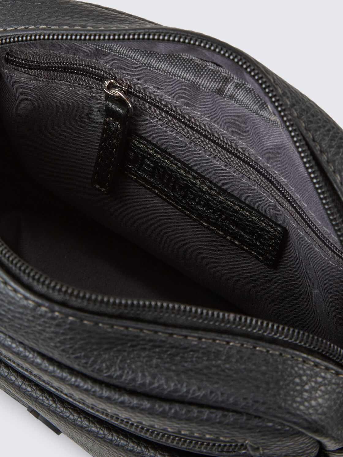 TTFARA S Umhängetasche aus Lederimitat - schwarz / black - seitliche Produkt-Ansicht 