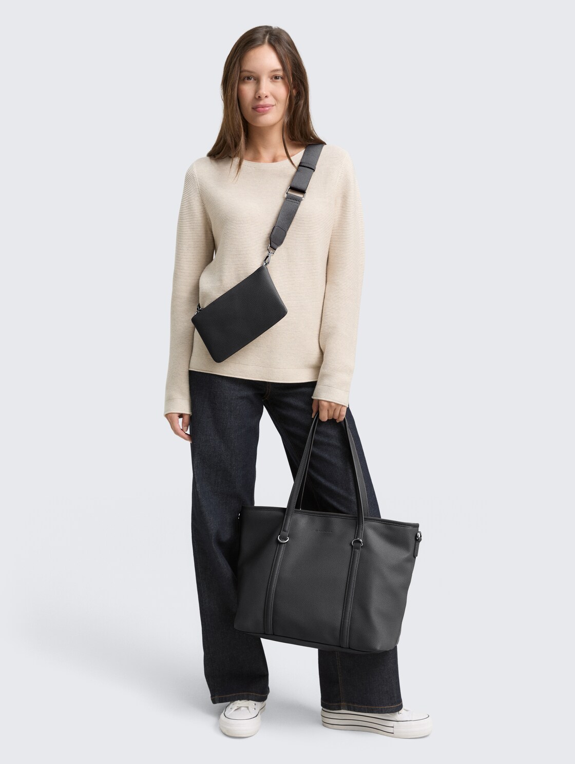 TTJAMILA L Shopper mit 2-in-1-Funktion - schwarz / black - seitliche Model-Ansicht