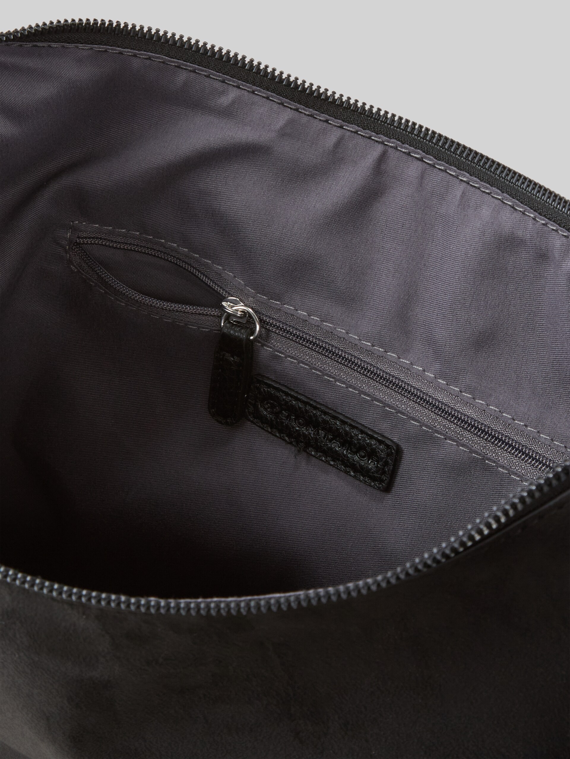TTLYSA M Schultertasche in Velourleder-Optik - schwarz / black - seitliche Produkt-Ansicht 
