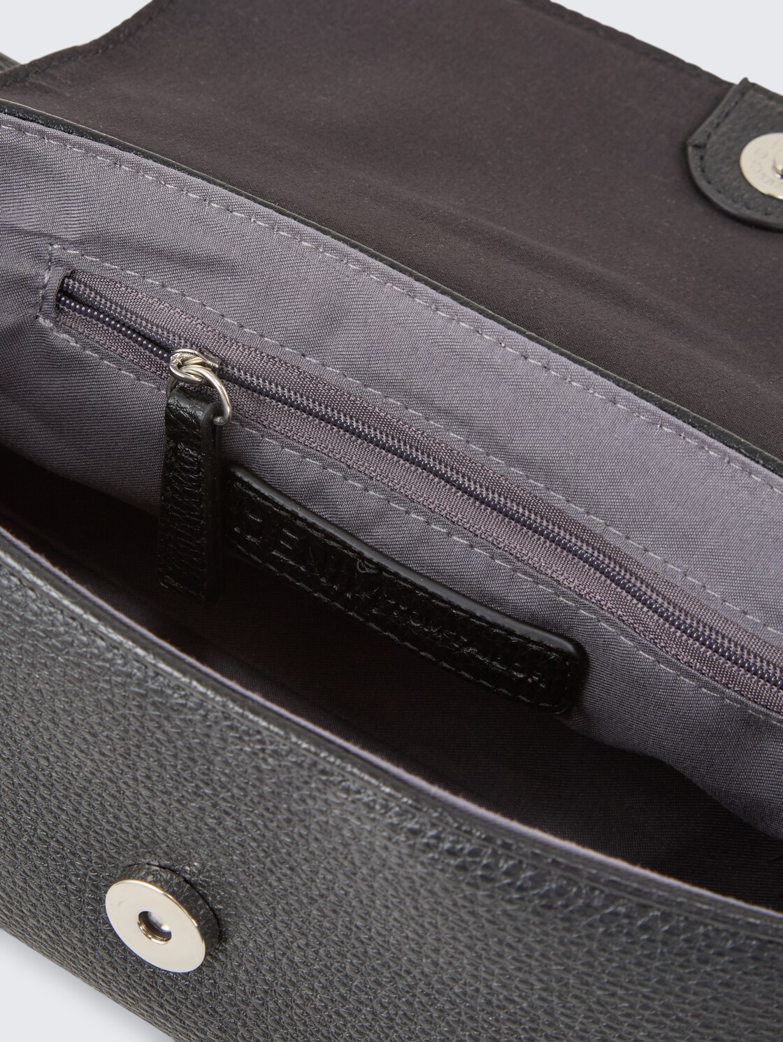 TTMANUELA M Umhängetasche aus Lederimitat - schwarz / black - seitliche Produkt-Ansicht 