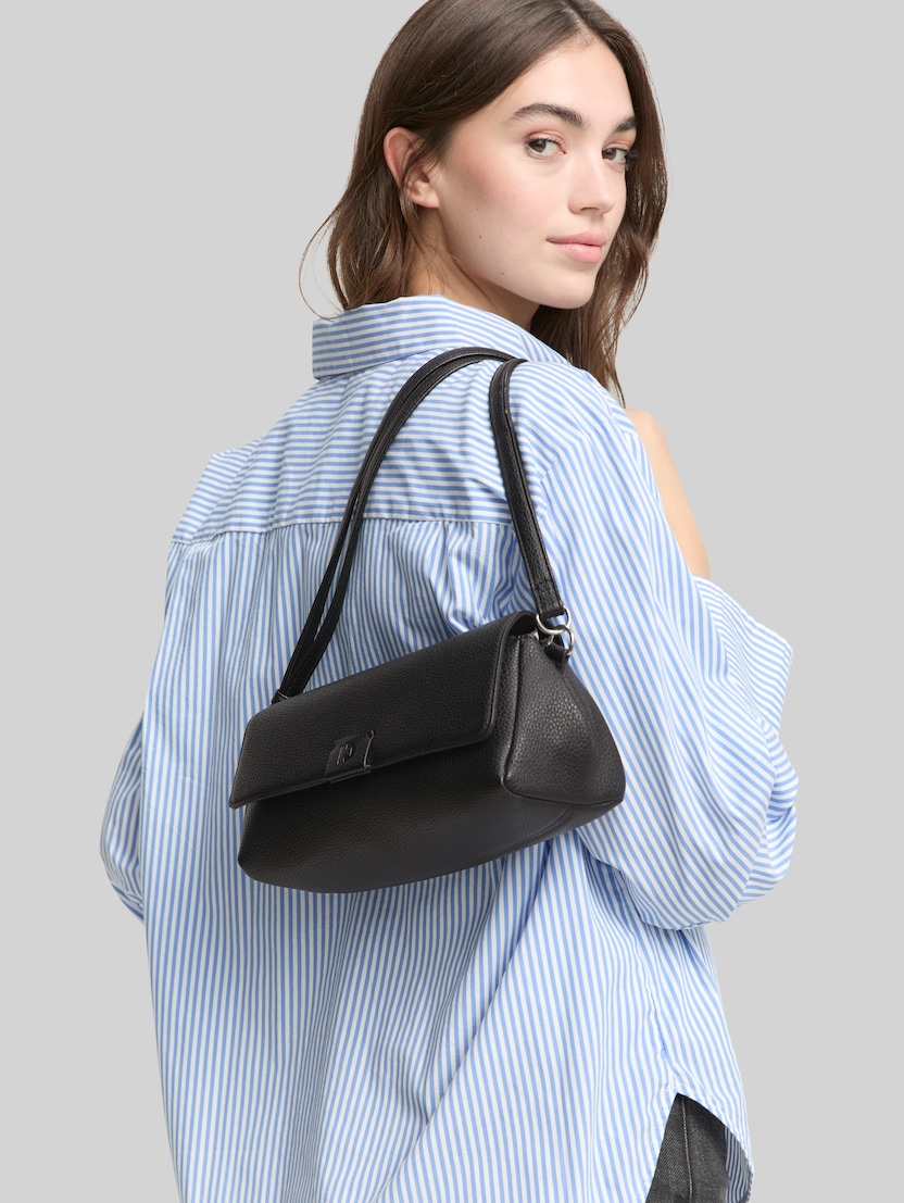 TTMANUELA M Umhängetasche aus Lederimitat von Denim Female, schwarz / black