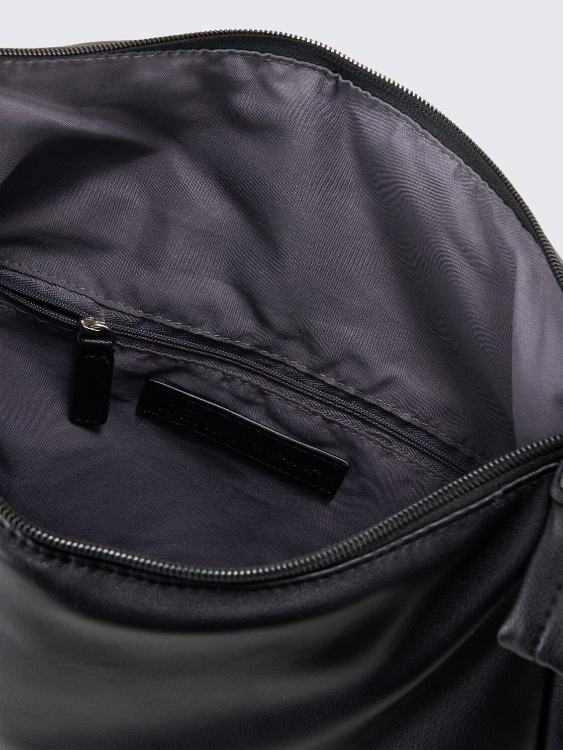 TTMAYE L Beuteltasche mit Wattierung - schwarz / black - seitliche Produkt-Ansicht 