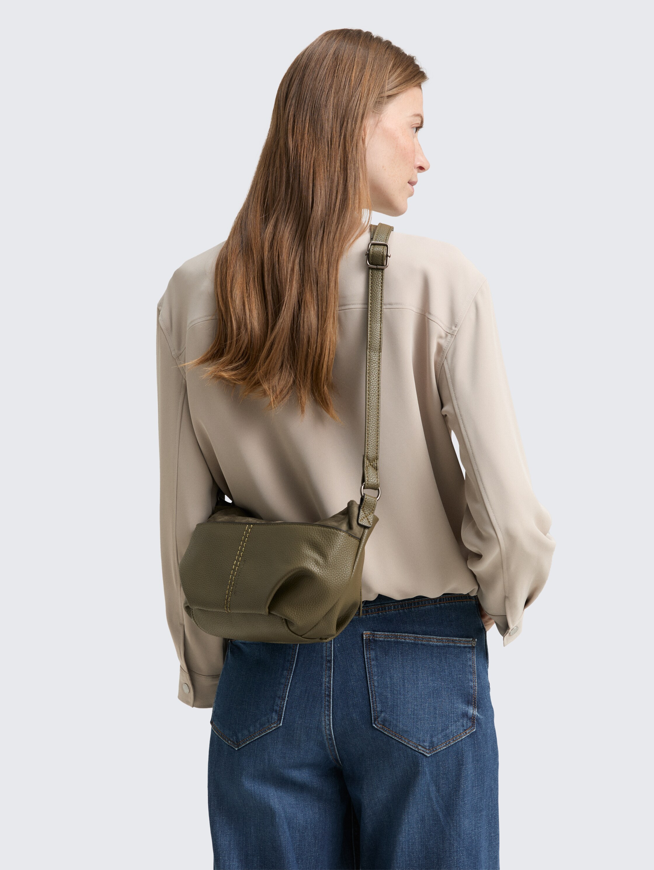 Sac à bandoulière TTMIHA avec mélange de matériaux - khaki / khaki - Vue latérale du modèle