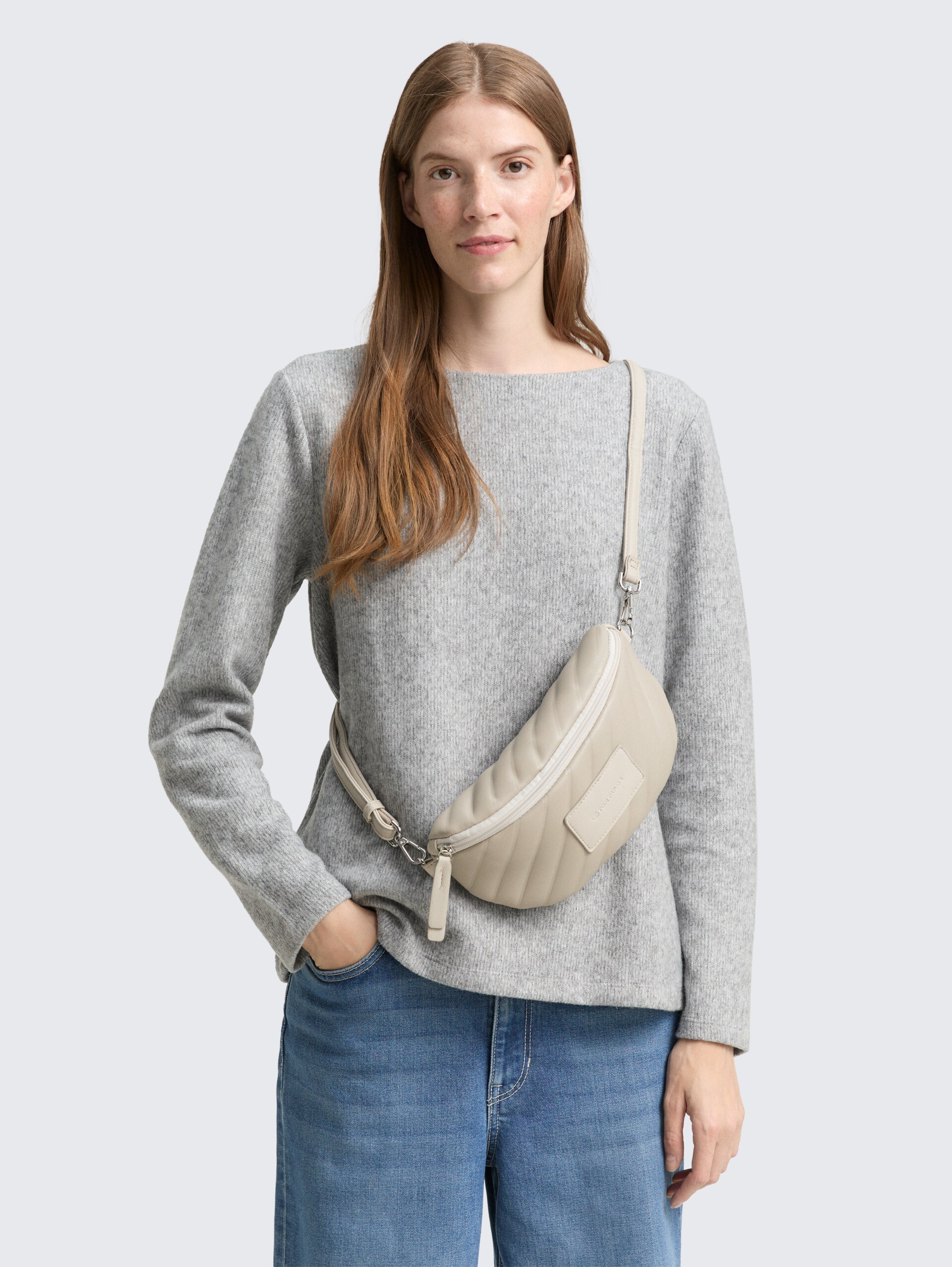 TTMIRELA Gürteltasche mit Wattierung - grey - seitliche Model-Ansicht