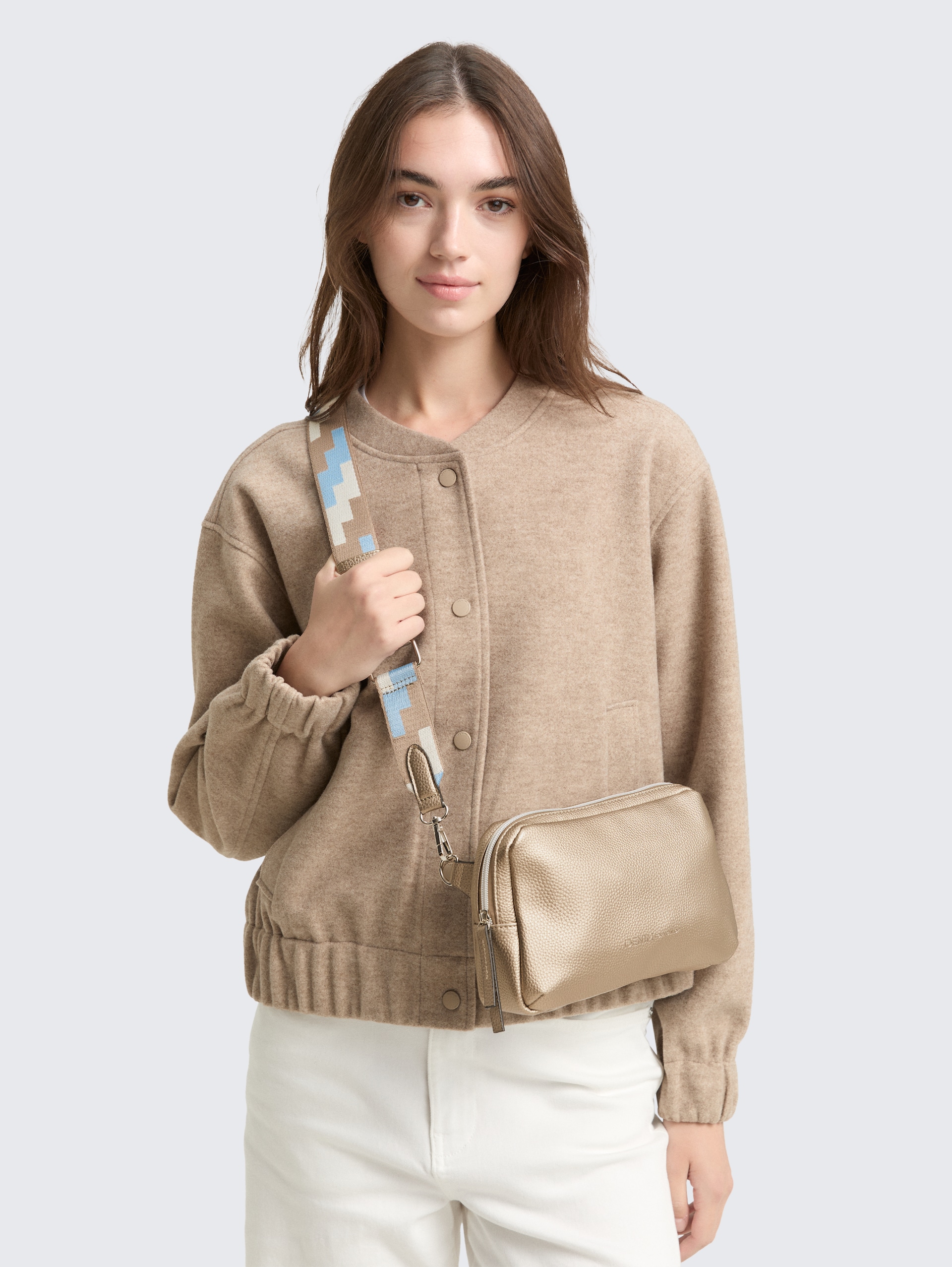 TTSADA Gürteltasche aus Lederimitat - bronze / bronze - seitliche Model-Ansicht