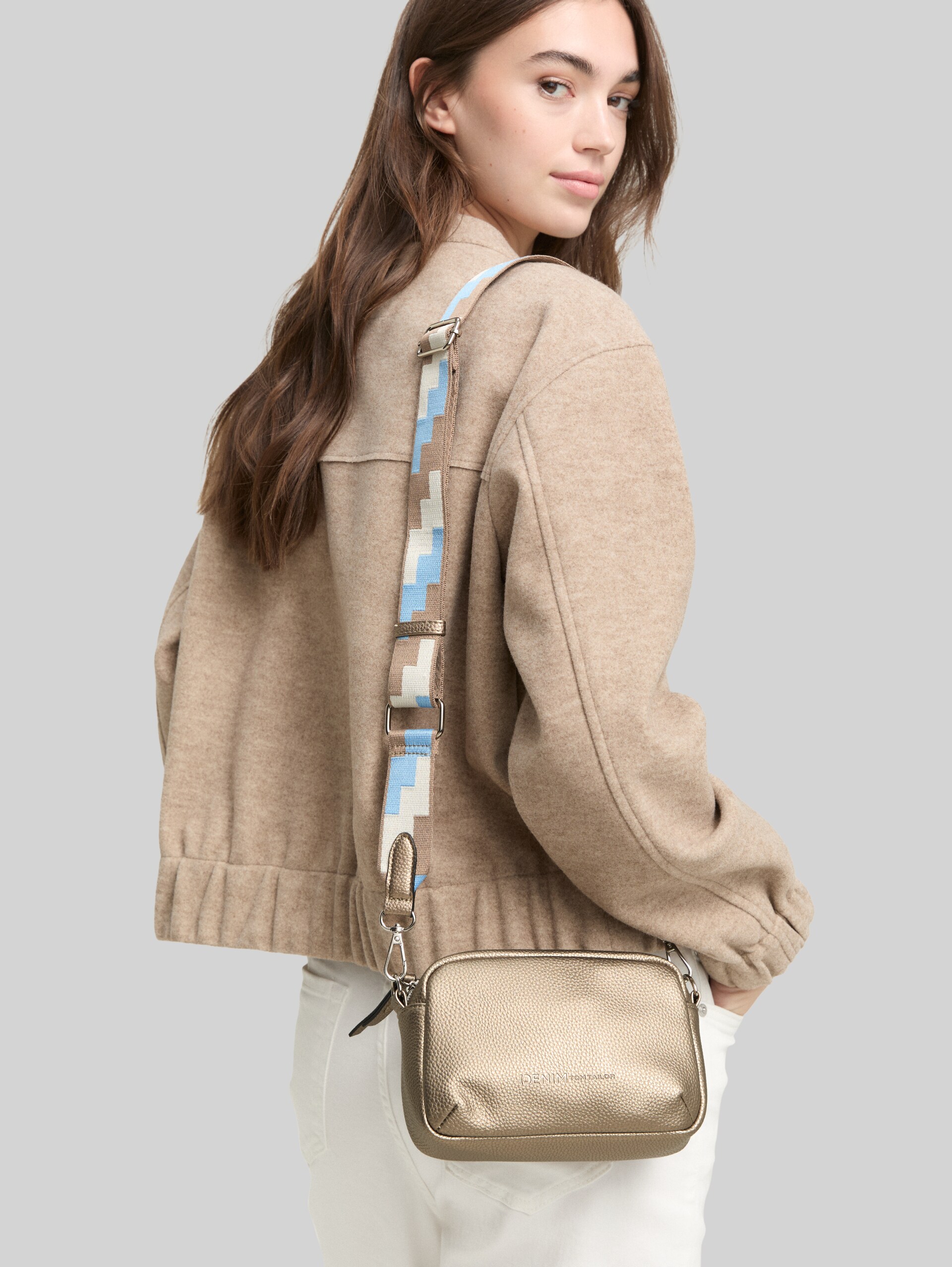 TTSADA faux leather shoulder bag - bronze / bronze - side model view