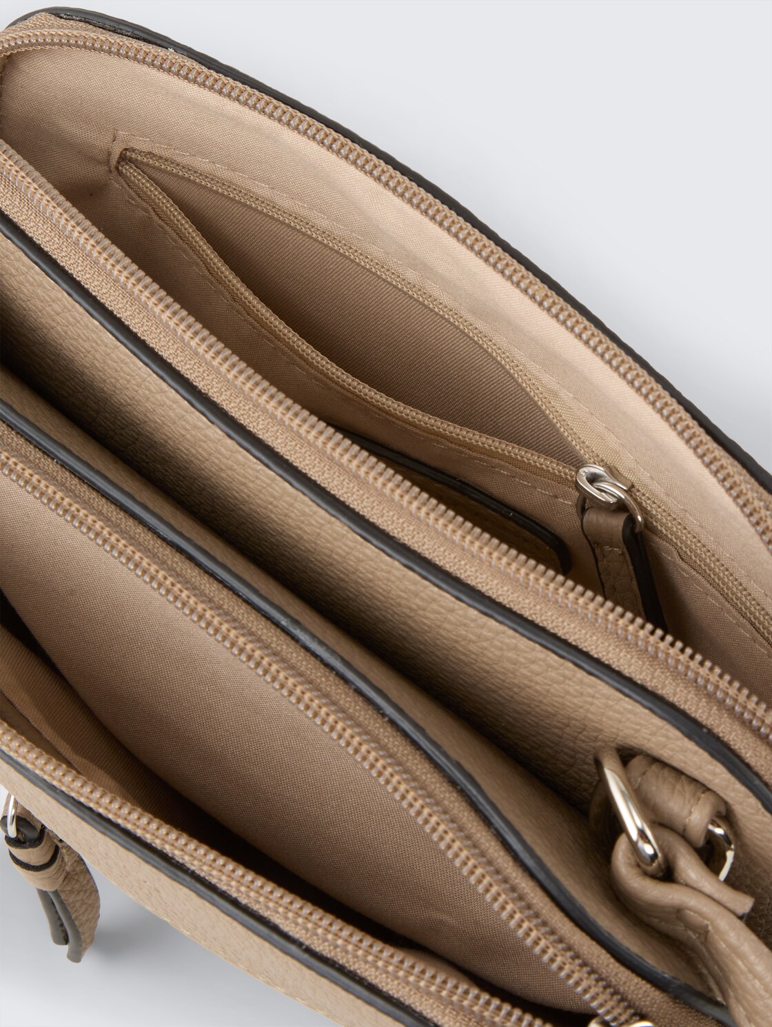 TTWINONA S Umhängetasche mit Reißverschluss-Details - taupe / taupe - seitliche Produkt-Ansicht 