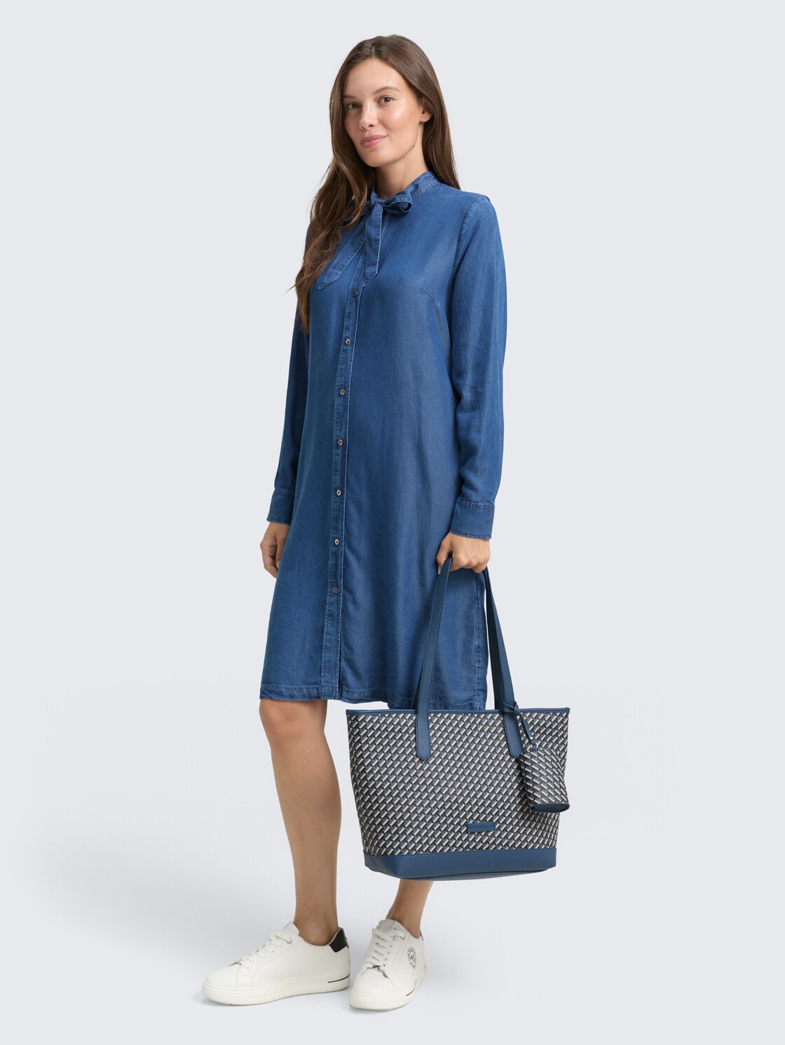 TTXENIA L Shopper with all-over print - blue - side model view