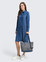 TTXENIA L Shopper mit Allover-Print - blue - seitliche Model-Ansicht