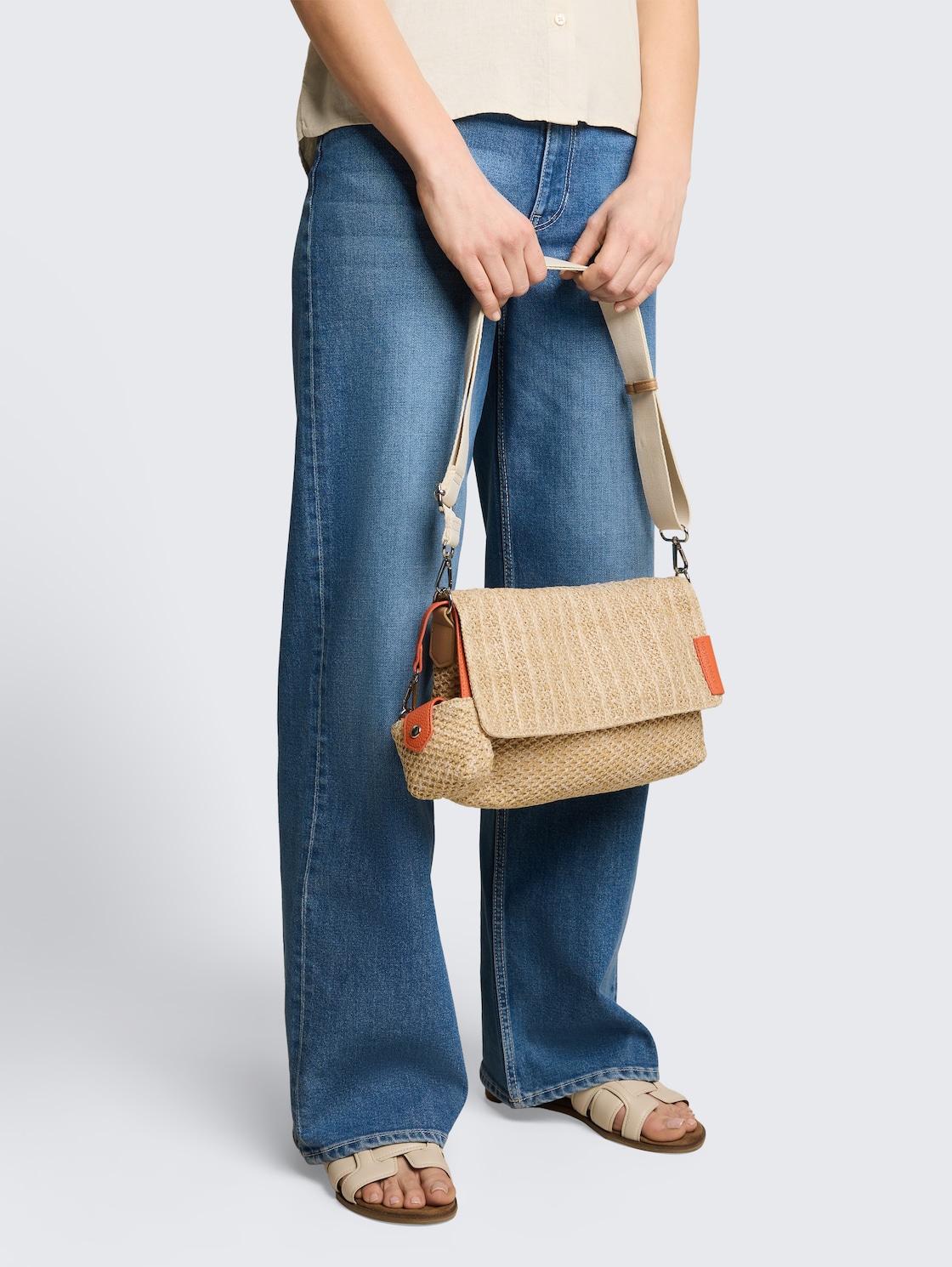 TTVANYA M Handtasche mit abnehmbarer Anhängertasche - mixed beige - seitliche Model-Ansicht