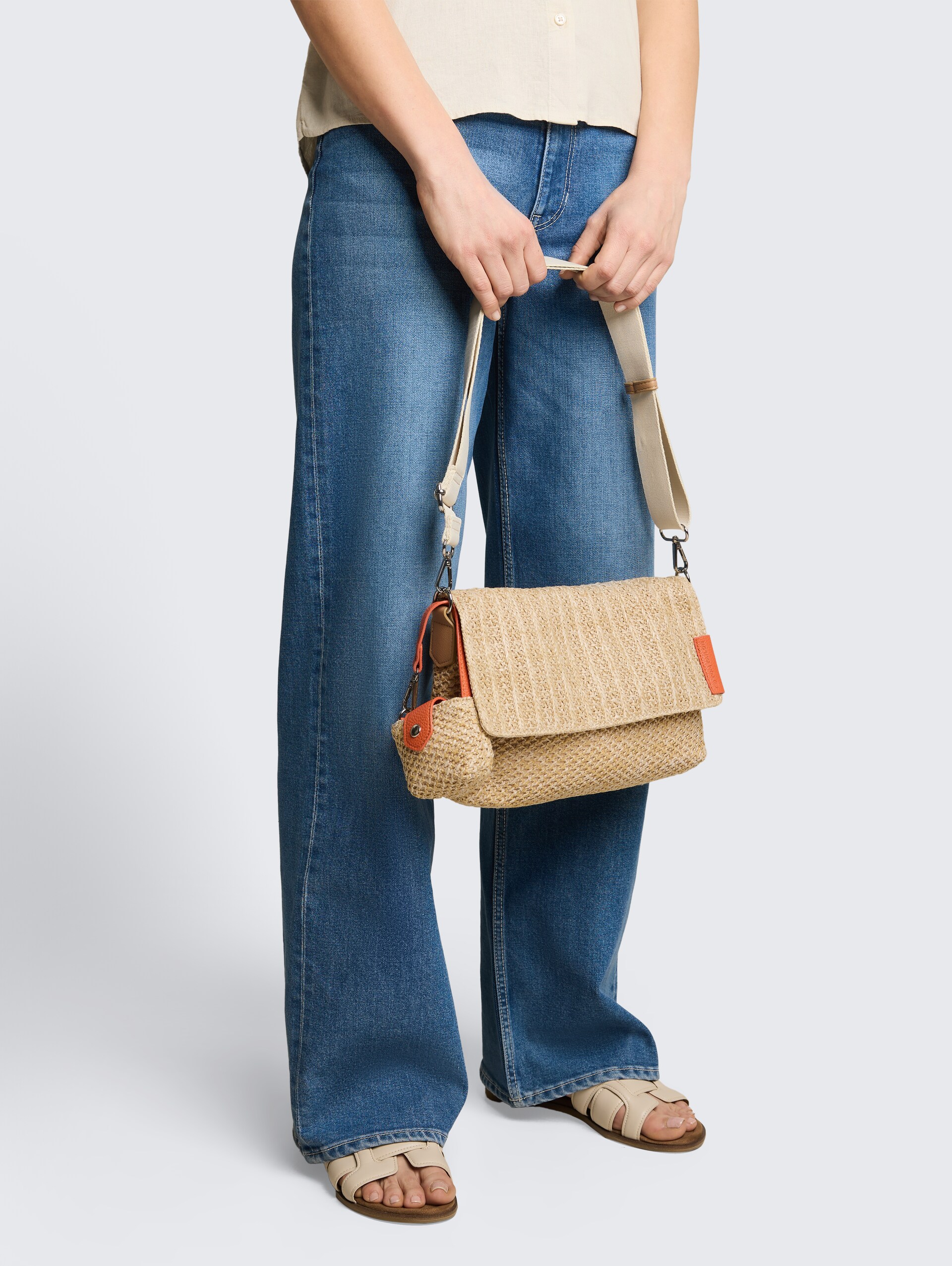TTVANYA M Handtasche mit abnehmbarer Anhängertasche - mixed beige - seitliche Model-Ansicht