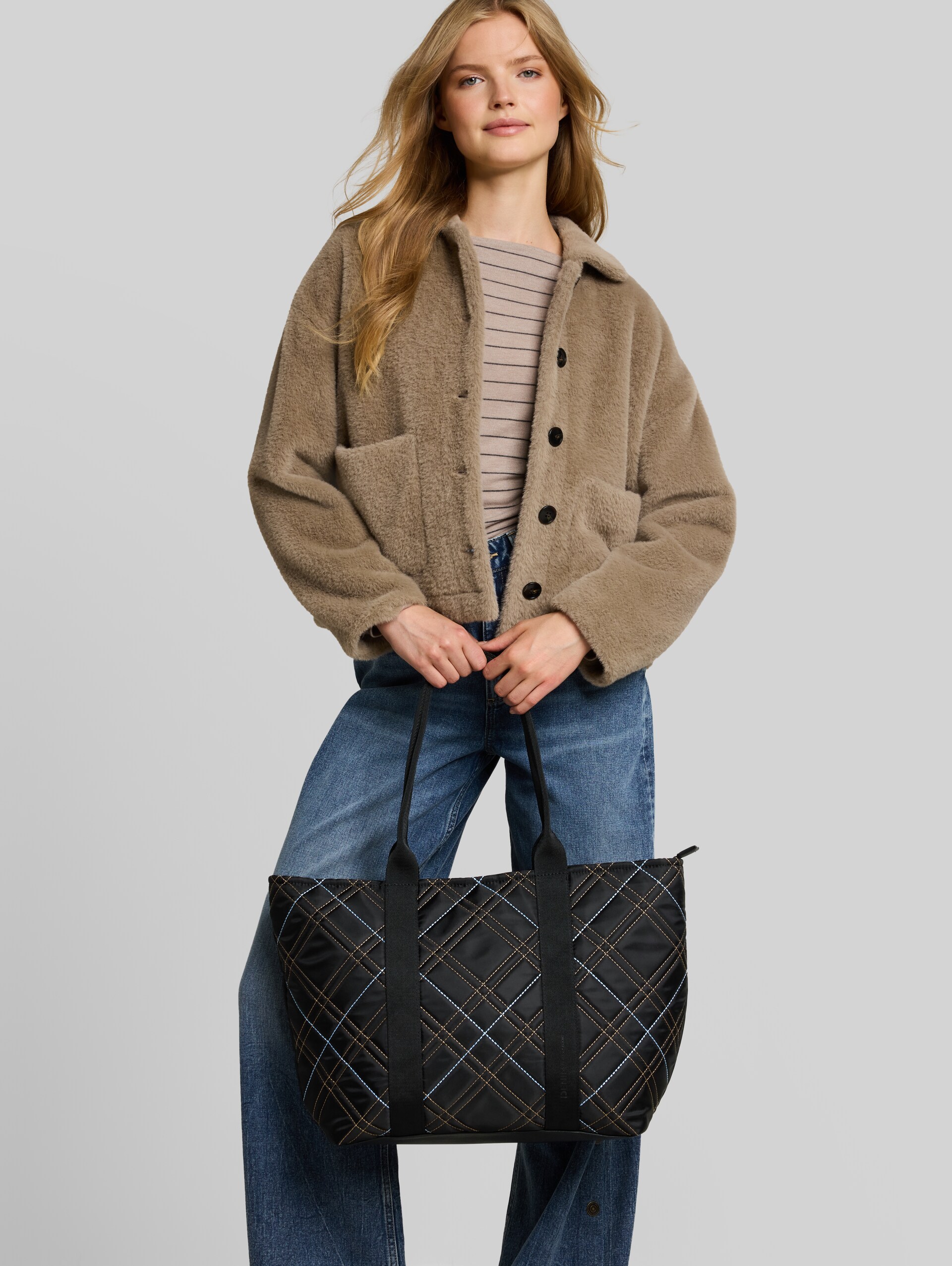 TTAMINTA XL shopper met ruitjespatroon - schwarz / black - zijaanzicht model