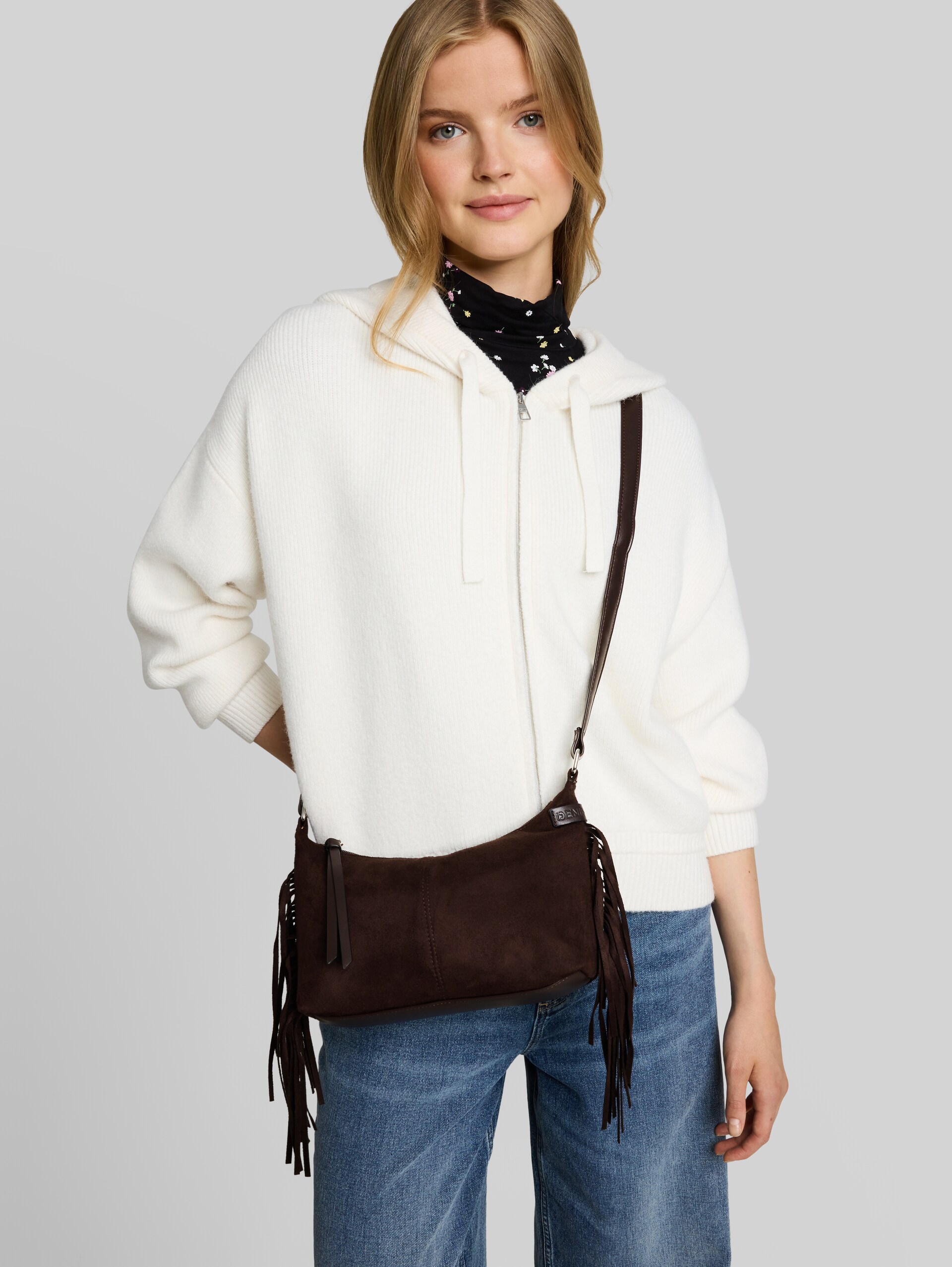 TTDEYANIRA schoudertas met franjes - dark brown - zijaanzicht model