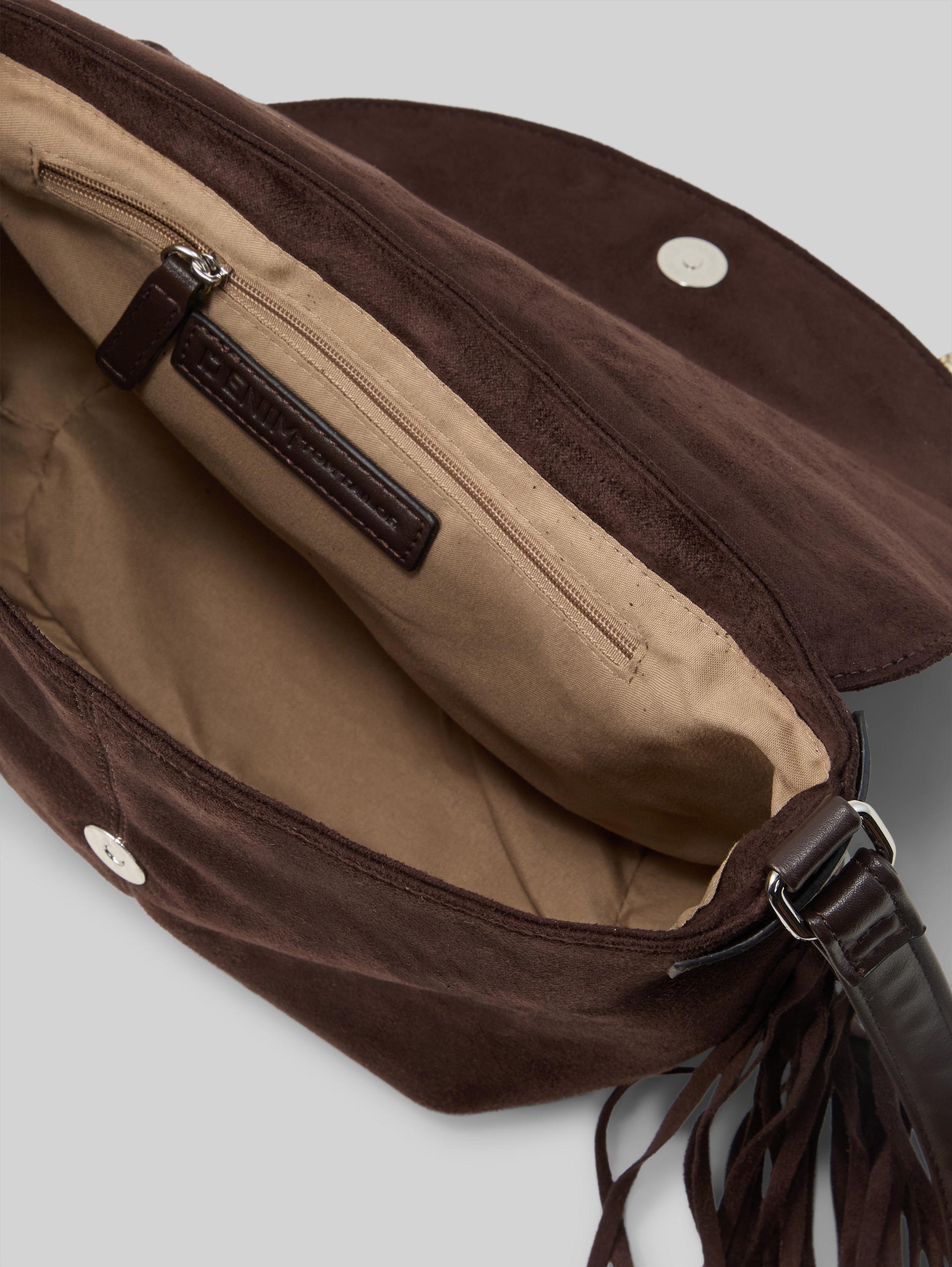 TTDEYANIRA tas met omslag en franjes - dark brown - zijaanzicht product 