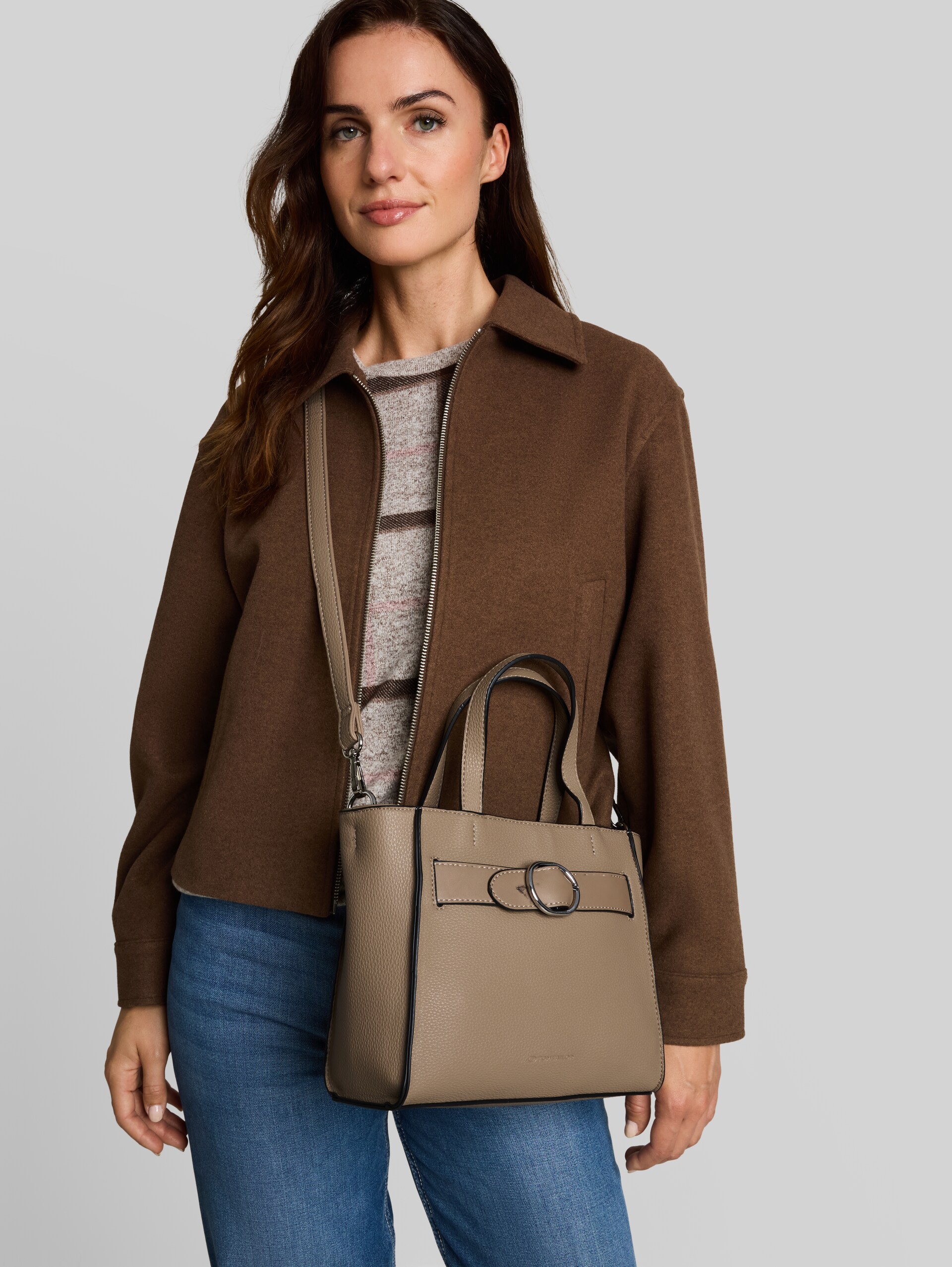 TTELIORA M shopper met riemdetail - taupe / taupe - zijaanzicht model