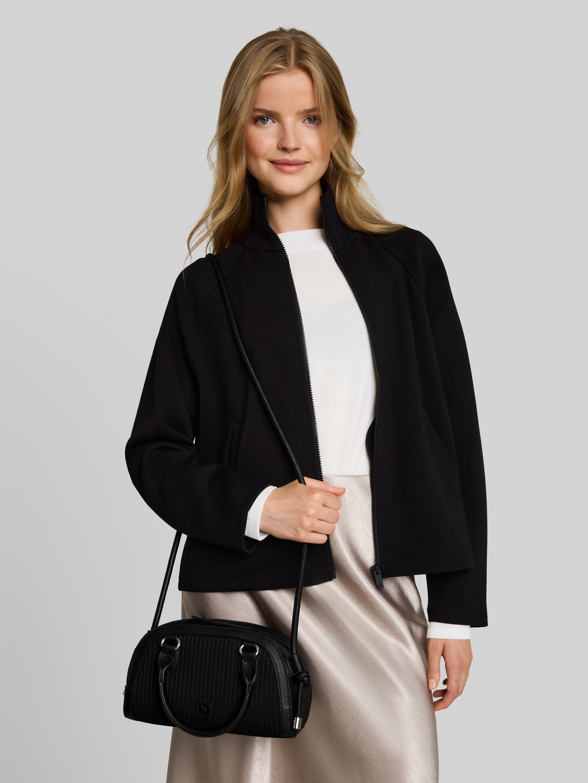 TTMADELYN S Shopper met logobadge - mixed black - zijaanzicht model