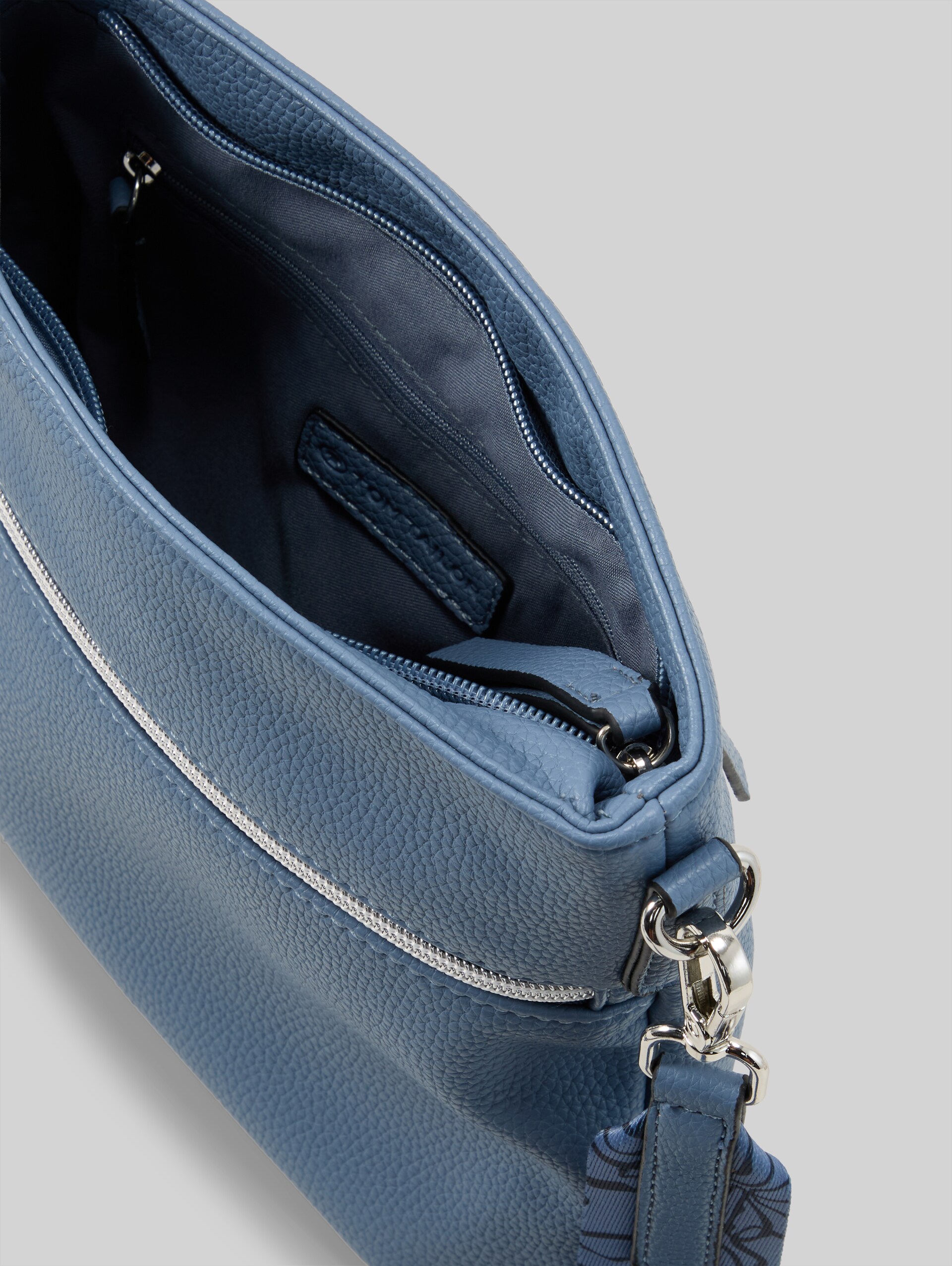 TTORLA M schoudertas met geweven band - mid blue - zijaanzicht product 