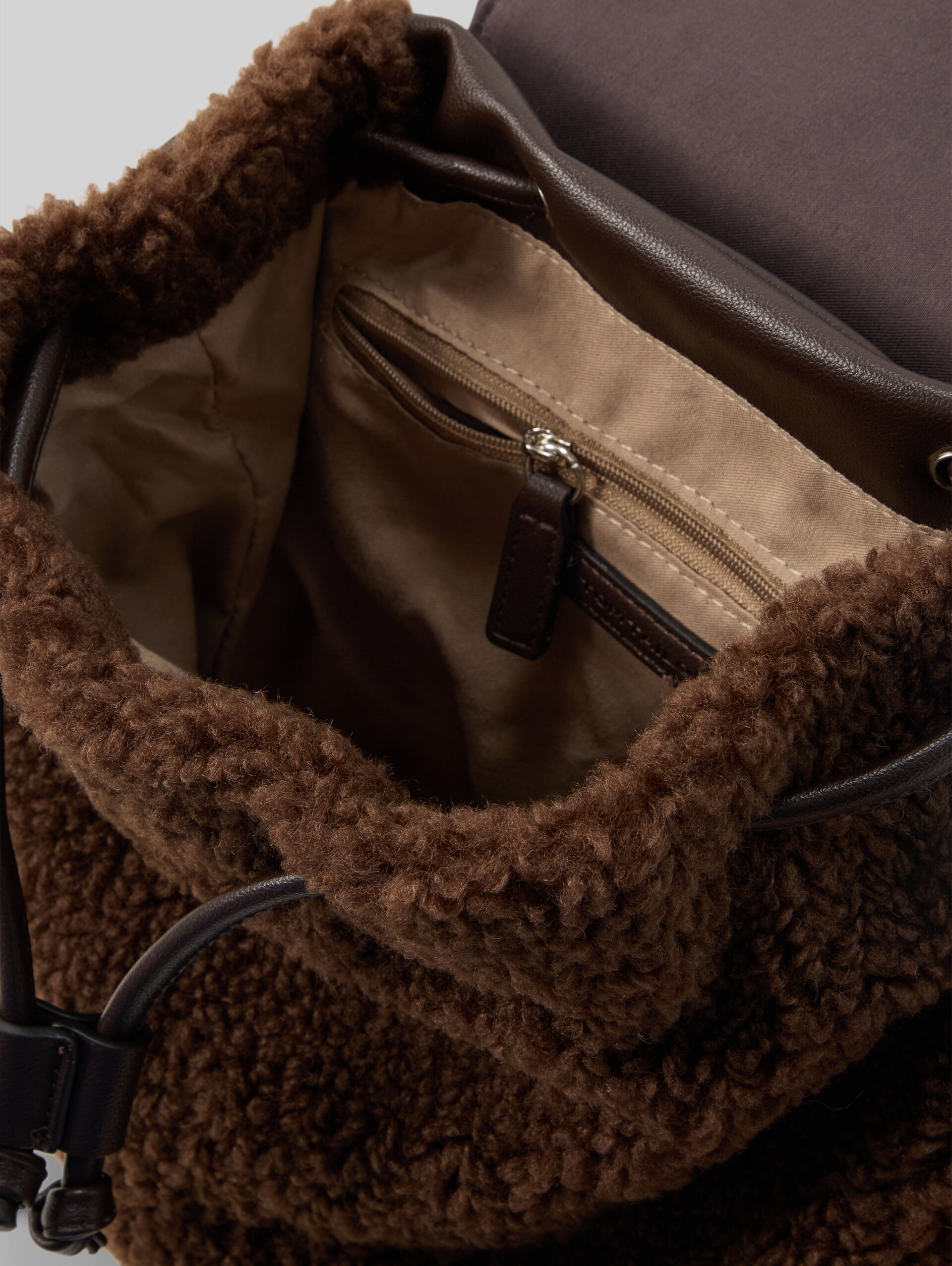 TTZELINA S Rugzak met omslag - dark brown - zijaanzicht product 