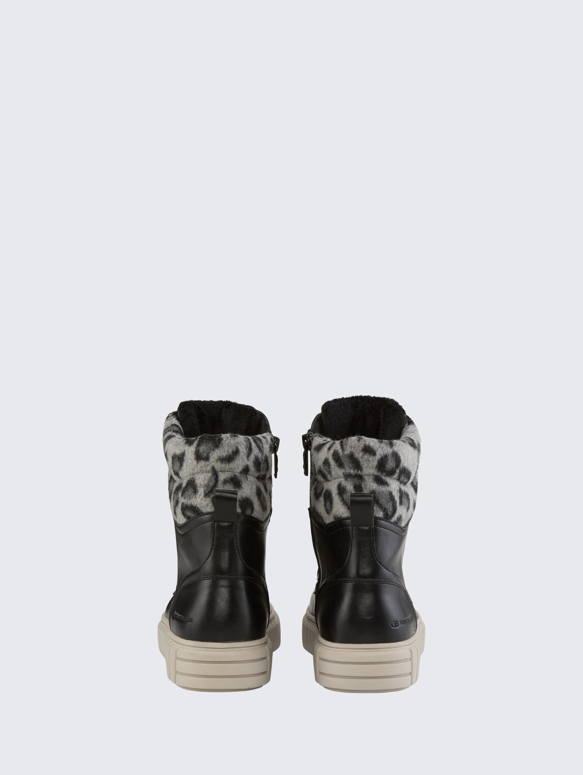 Gefütterte Stiefelette mit Leo-Detail - black - Produkt-Rückansicht