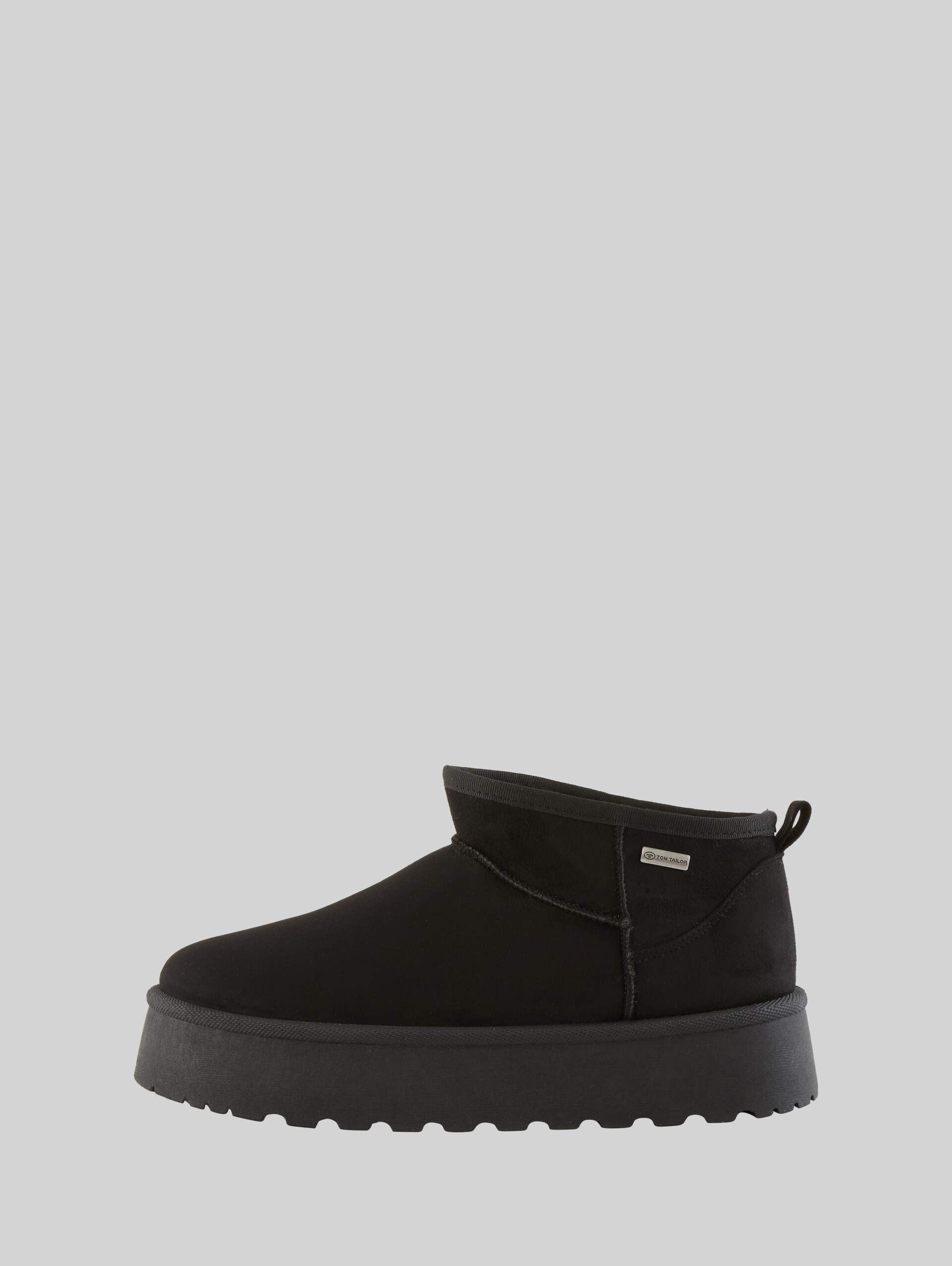 Lined snow ankle boots with platform sole - black - Product detail view