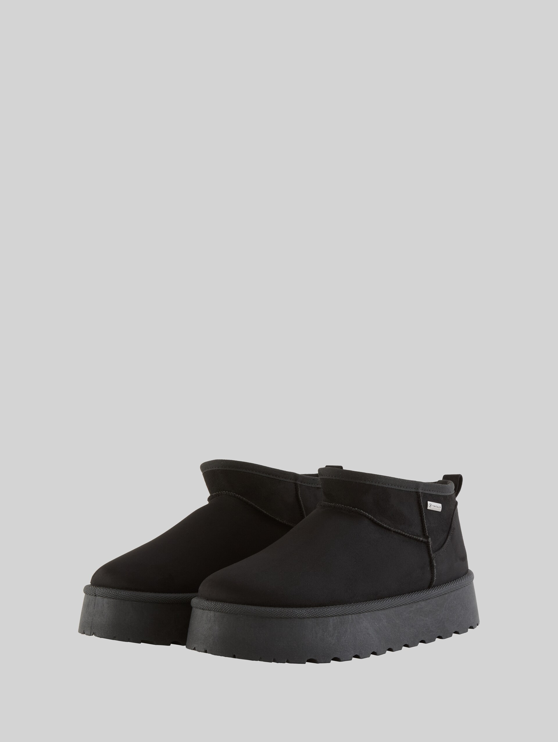 Lined snow ankle boots with platform sole - black - side product view
