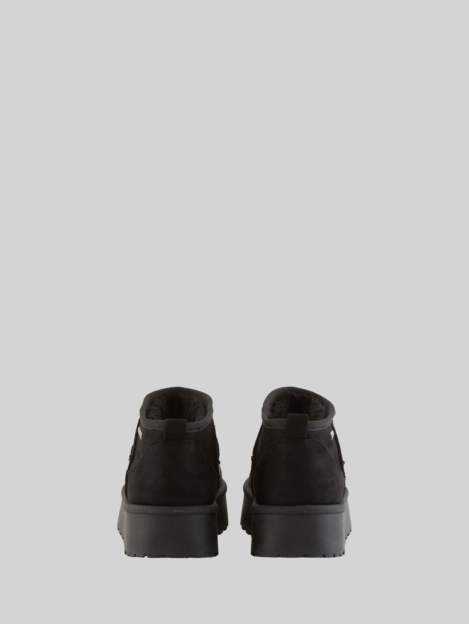 Lined snow ankle boots with platform sole - black - Product rear view