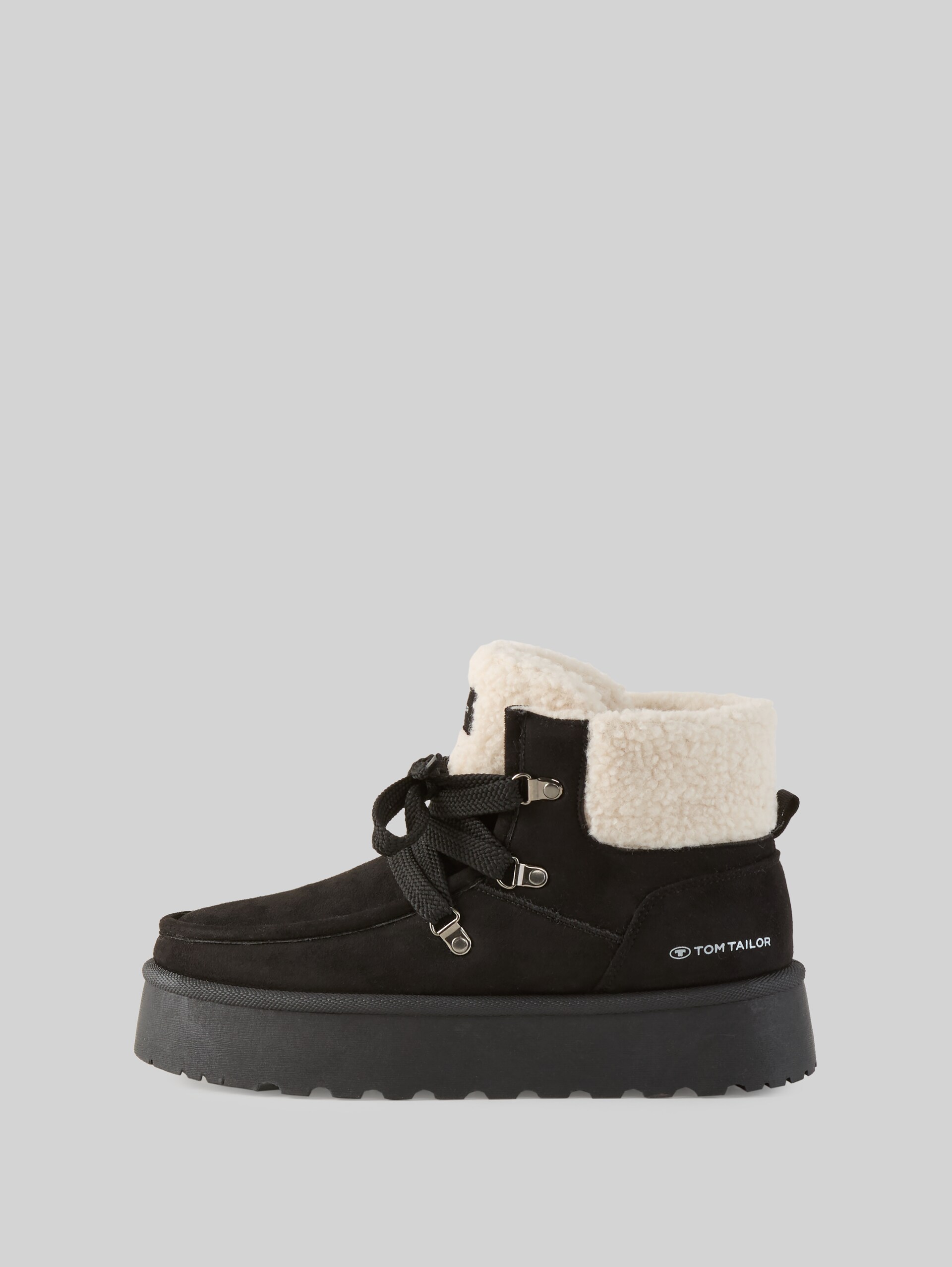 Lined snow ankle boots with platform sole - black - Product detail view