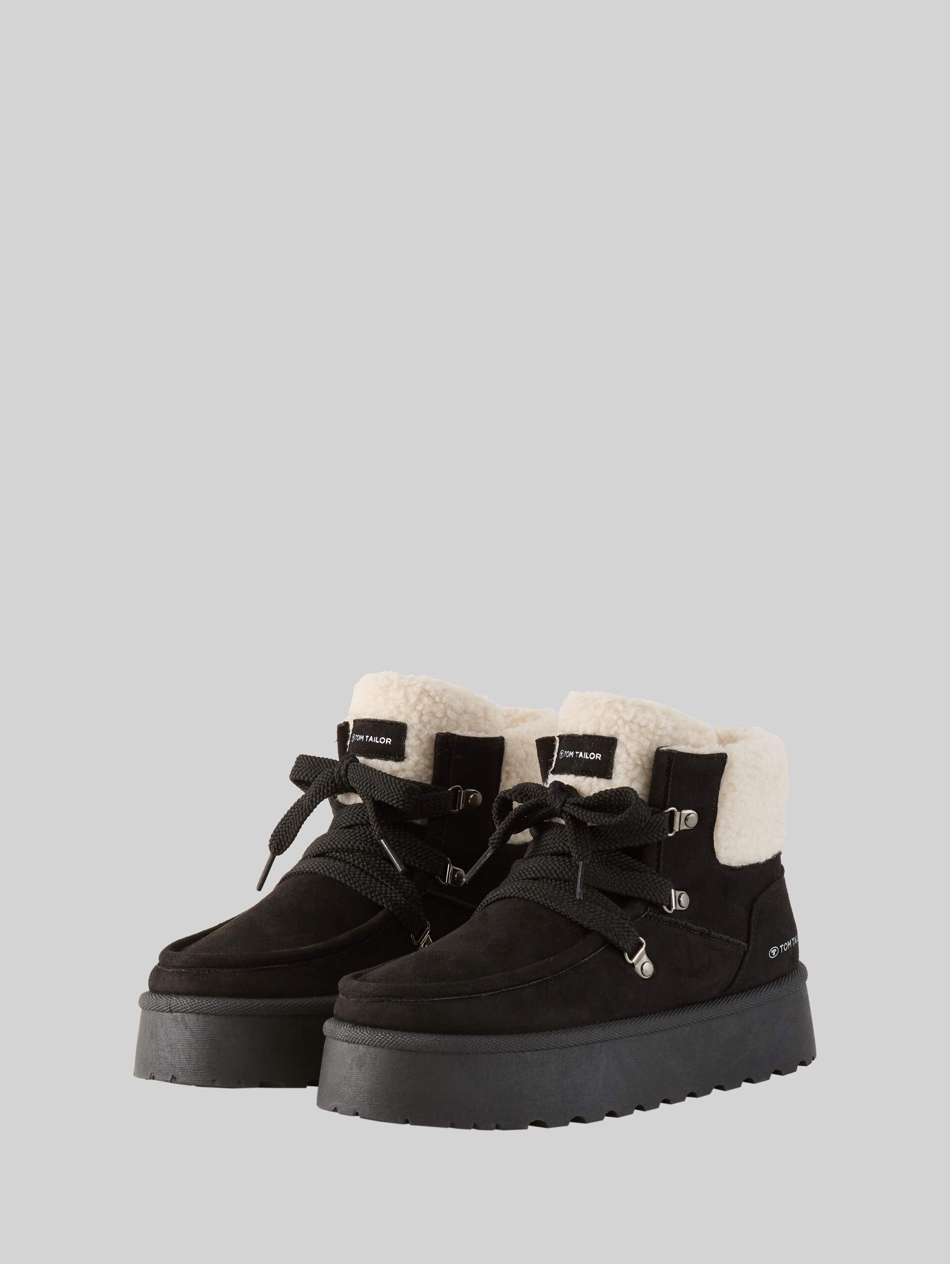 Lined snow ankle boots with platform sole - black - side product view