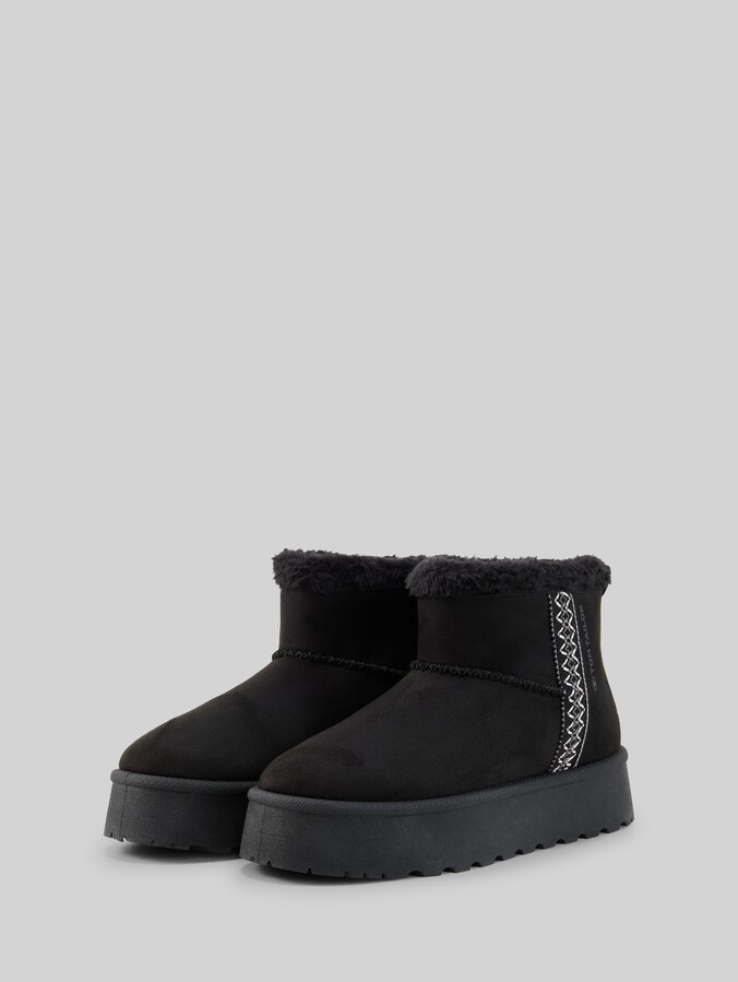 Schneestiefeletten mit Stickerei von Women, black