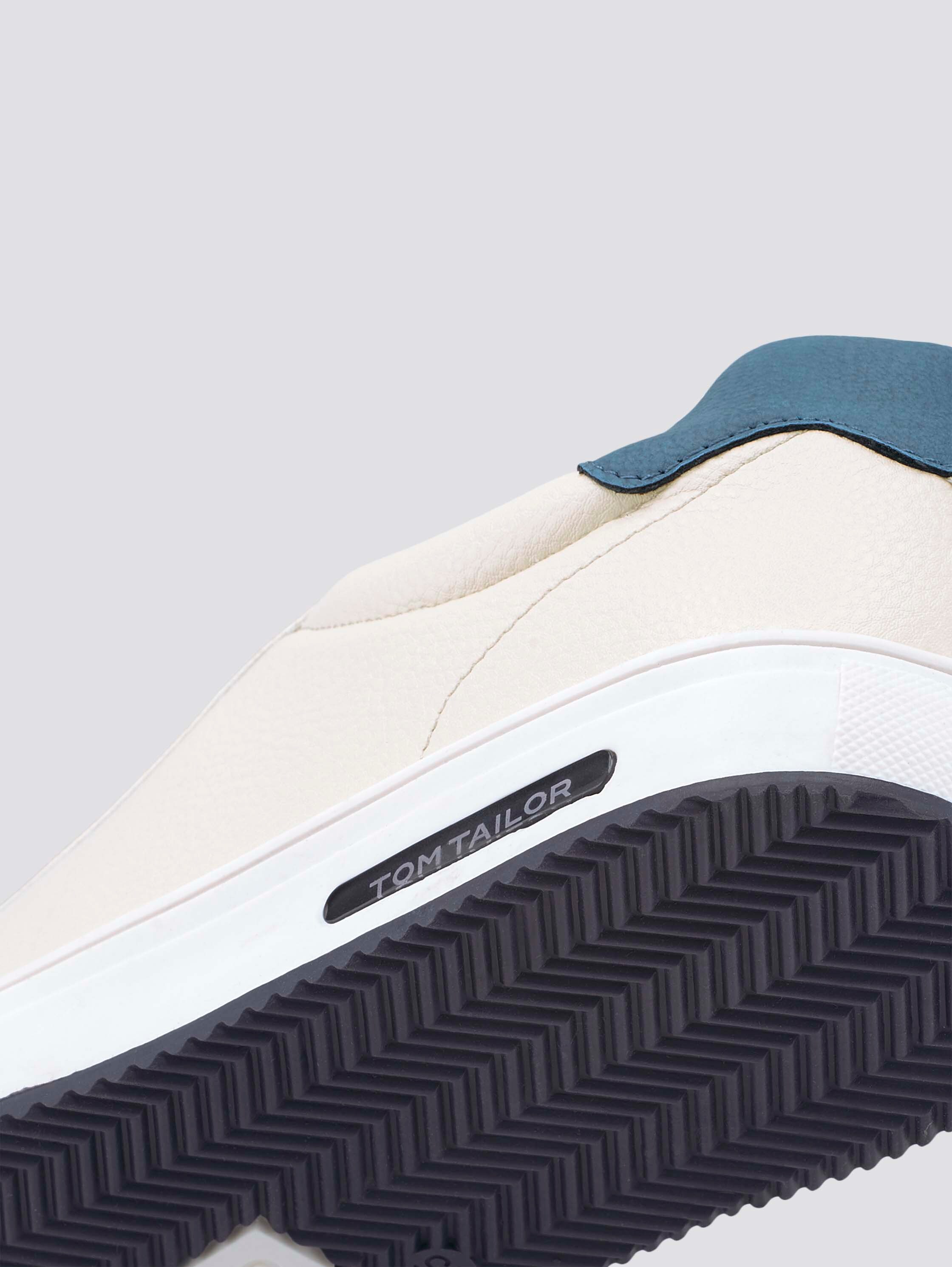 Basic Sneaker - 4
