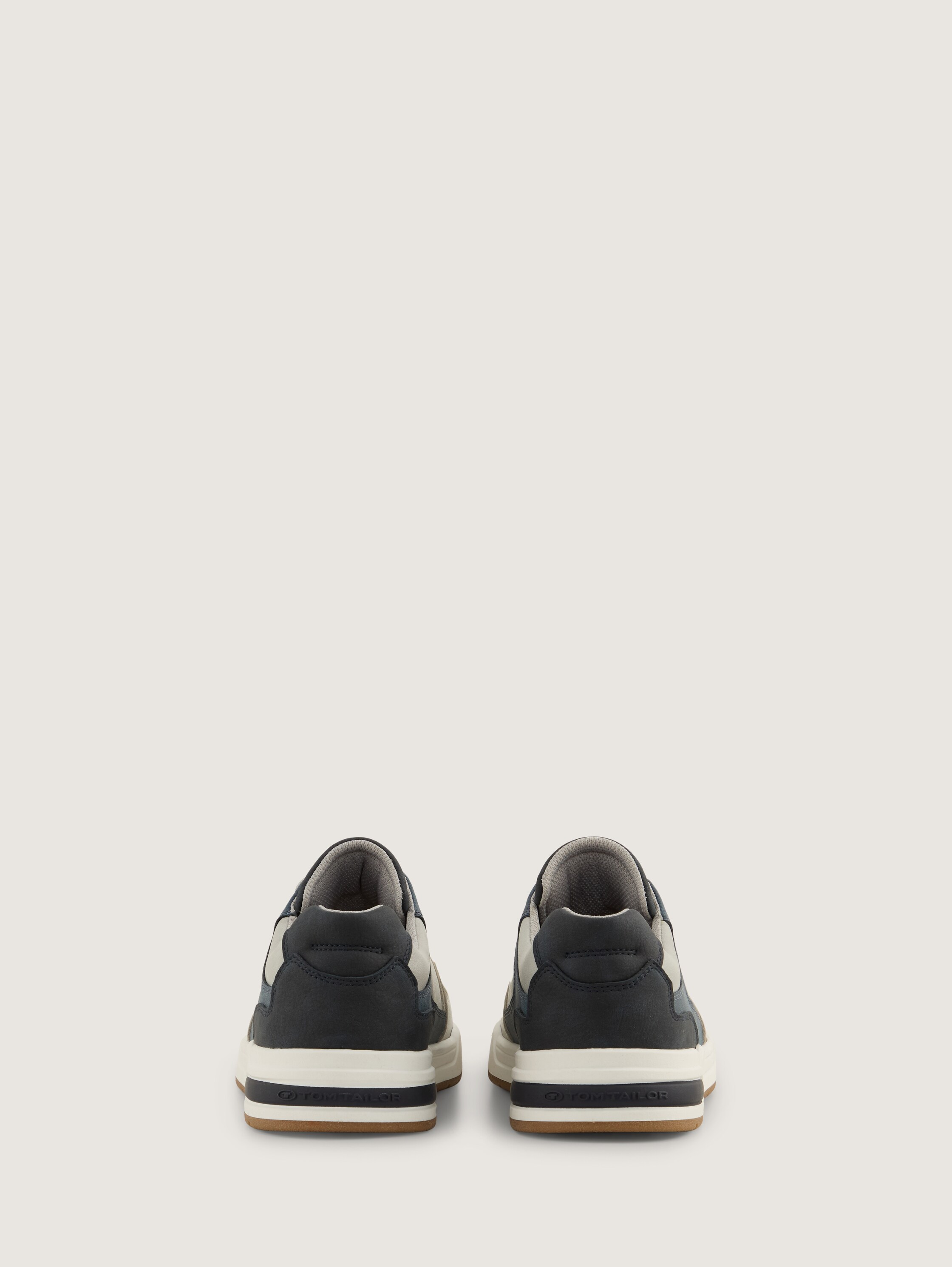 Sneaker mit Lochmuster auf der Vorderkappe - grey - 