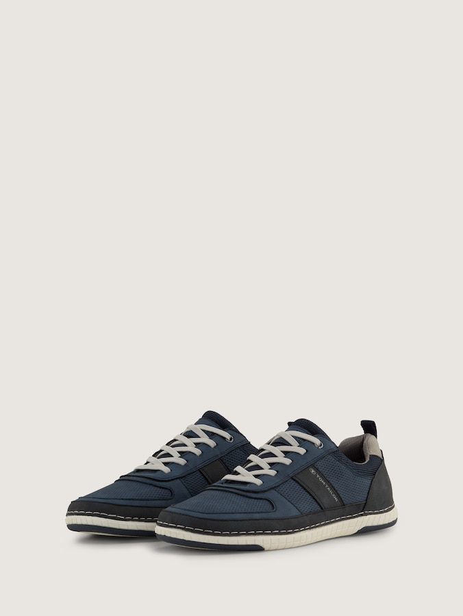 Sneakers met mesh inzetstuk door Men, jeans
