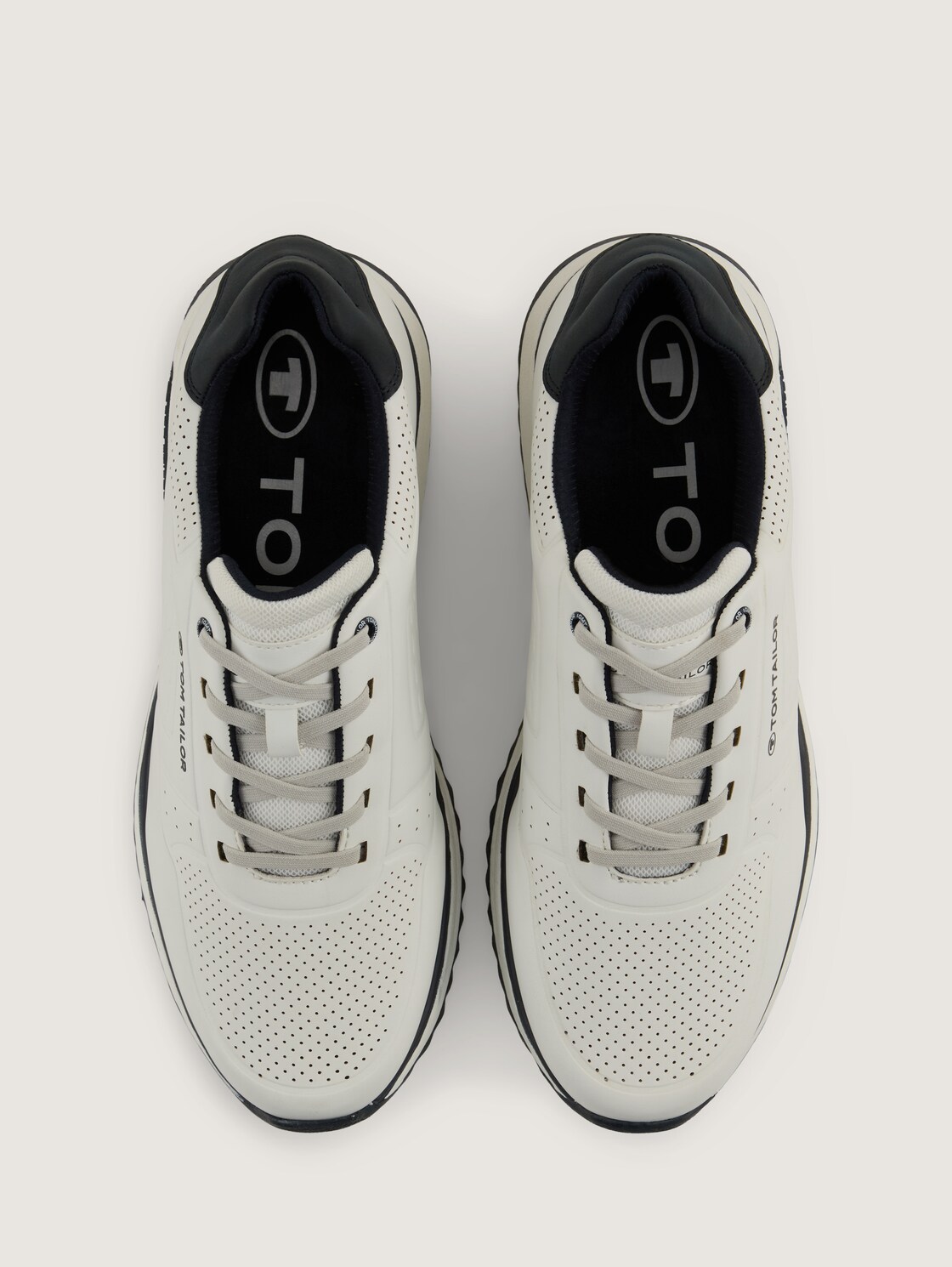 Sneaker mit Lochmuster auf der Vorderkappe - white - Produkt-Ansicht von oben 