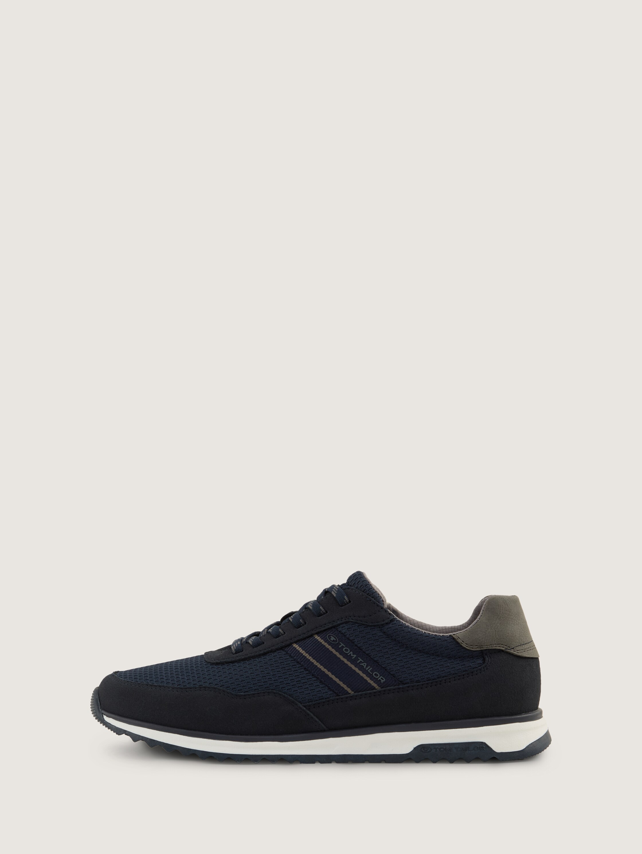 Sneaker mit Mesh-Einsatz - 3