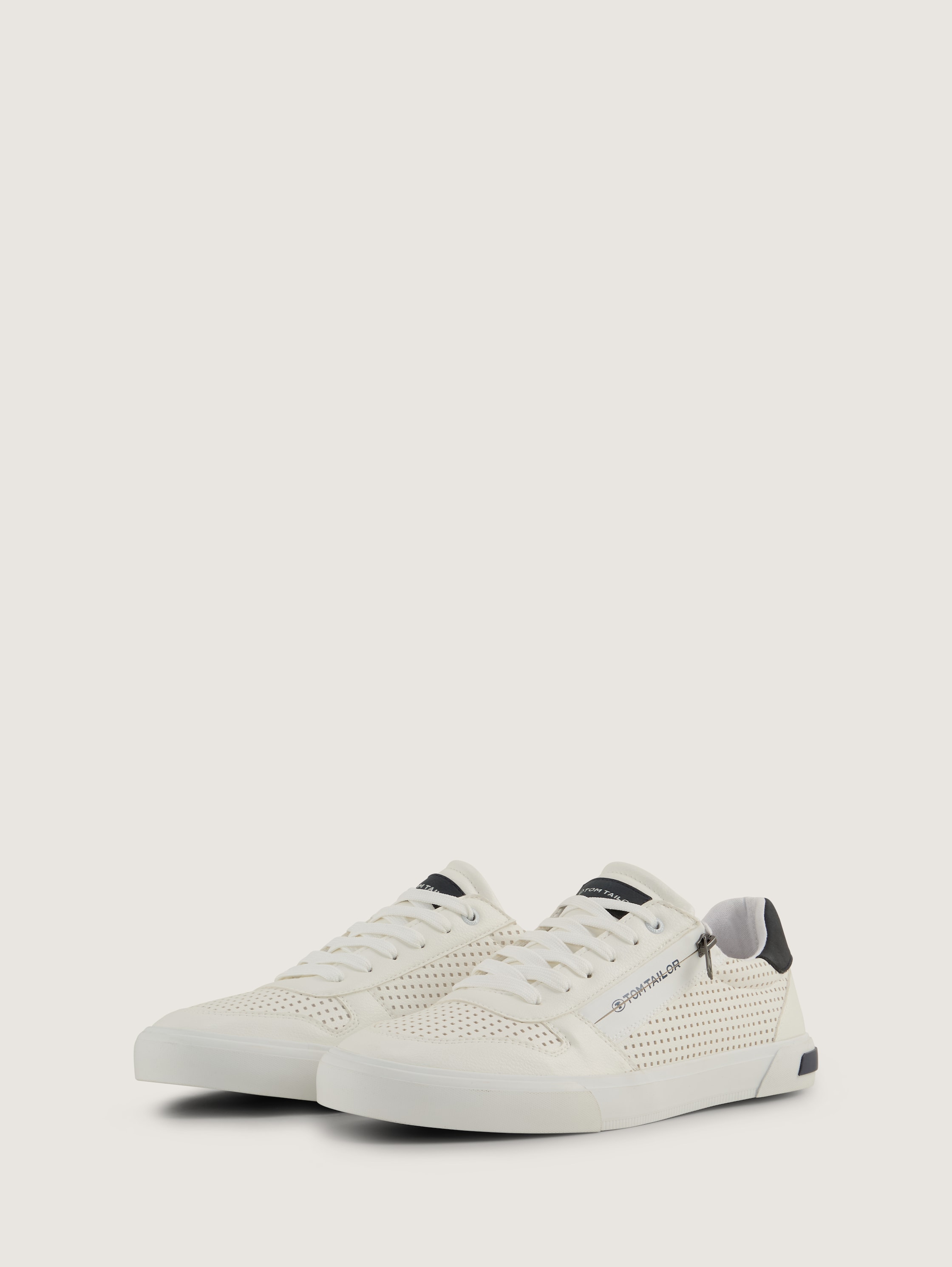 Sneaker mit Lochmuster - white_1 - 