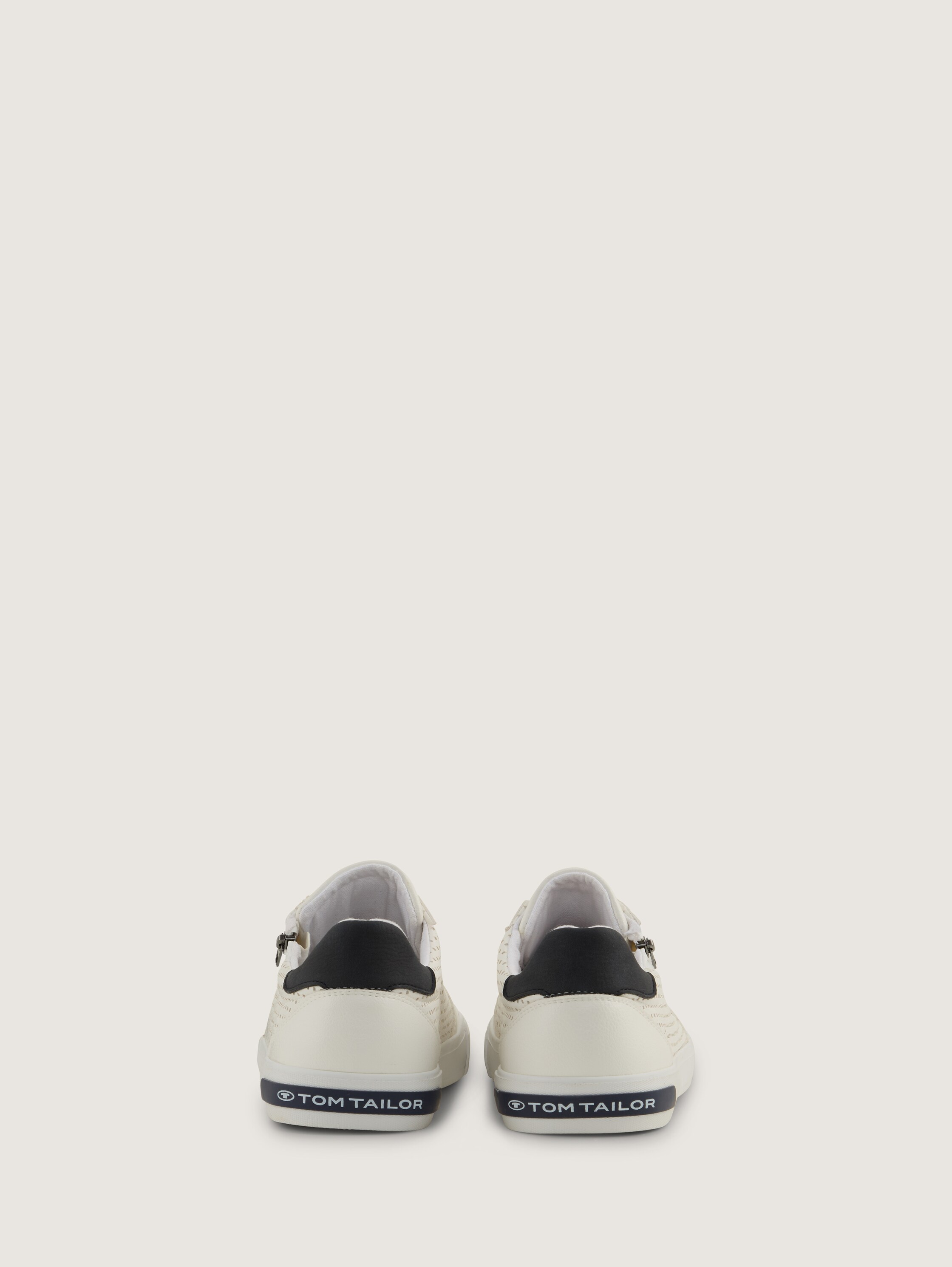Sneaker mit Lochmuster - white_1 - 