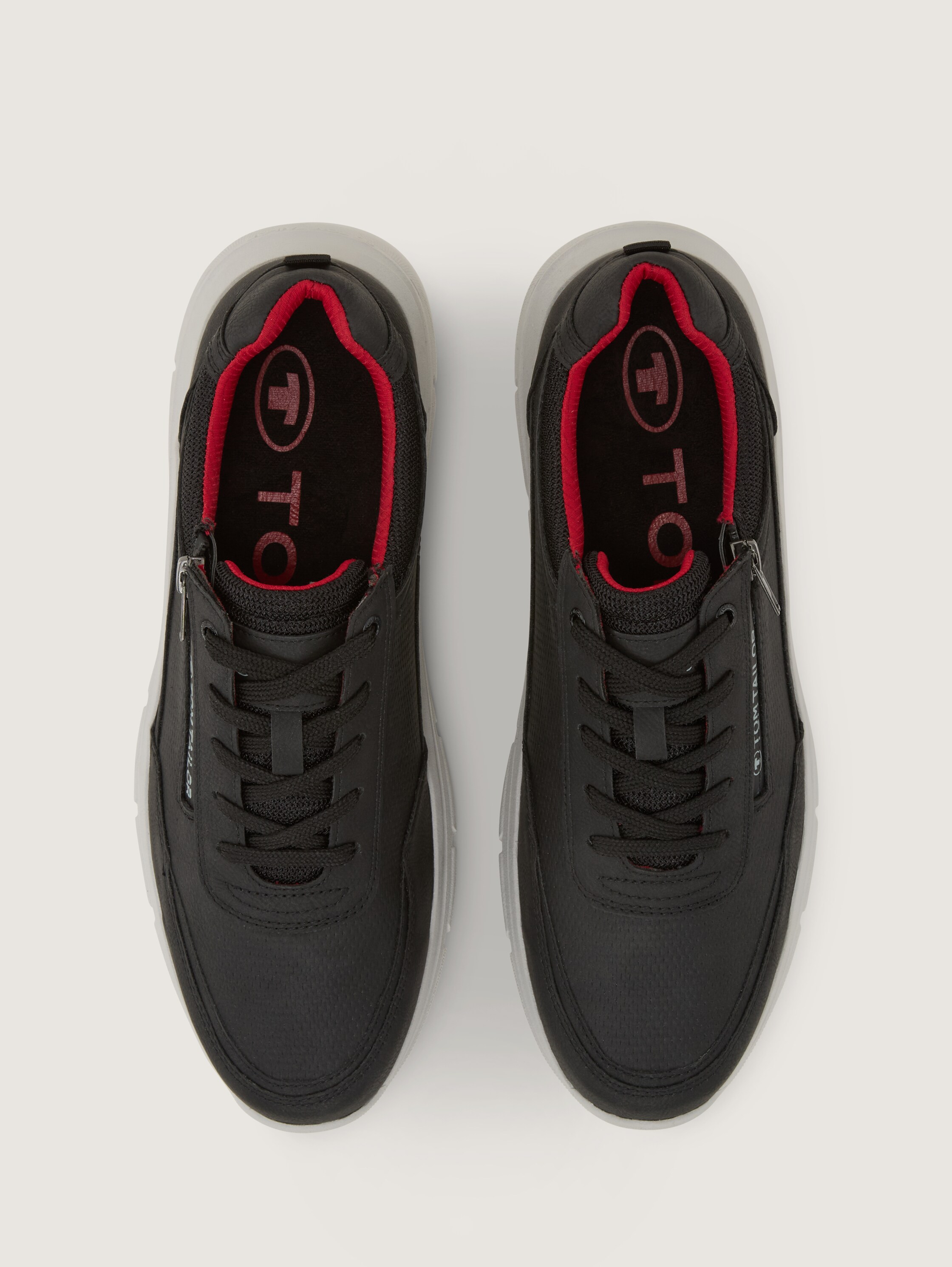 Sneaker aus strukturiertem Lederimitat - black_1 - 