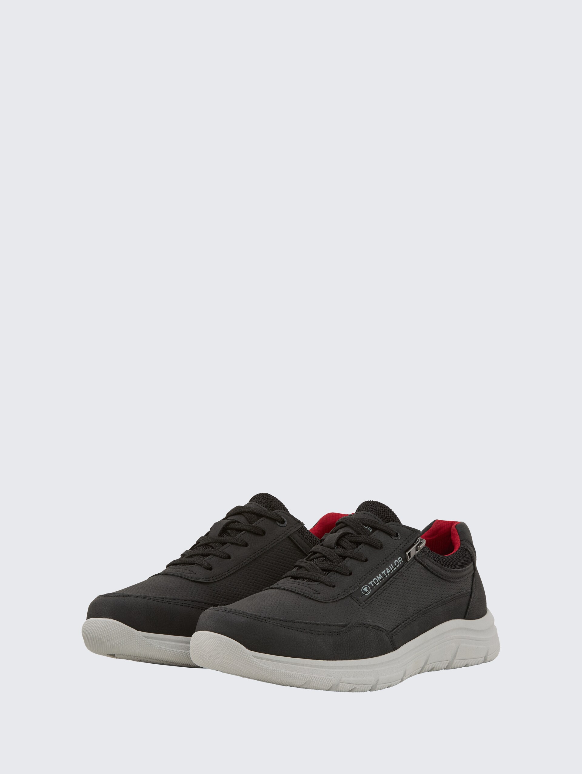 Sneaker aus strukturiertem Lederimitat - black - seitliche Produkt-Ansicht