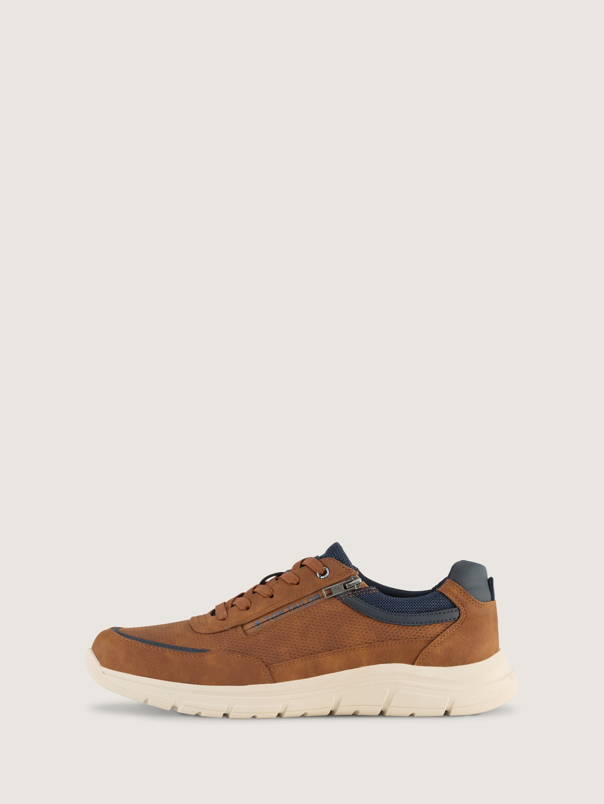 Sneaker aus strukturiertem Lederimitat - cognac - seitliche Produkt-Ansicht