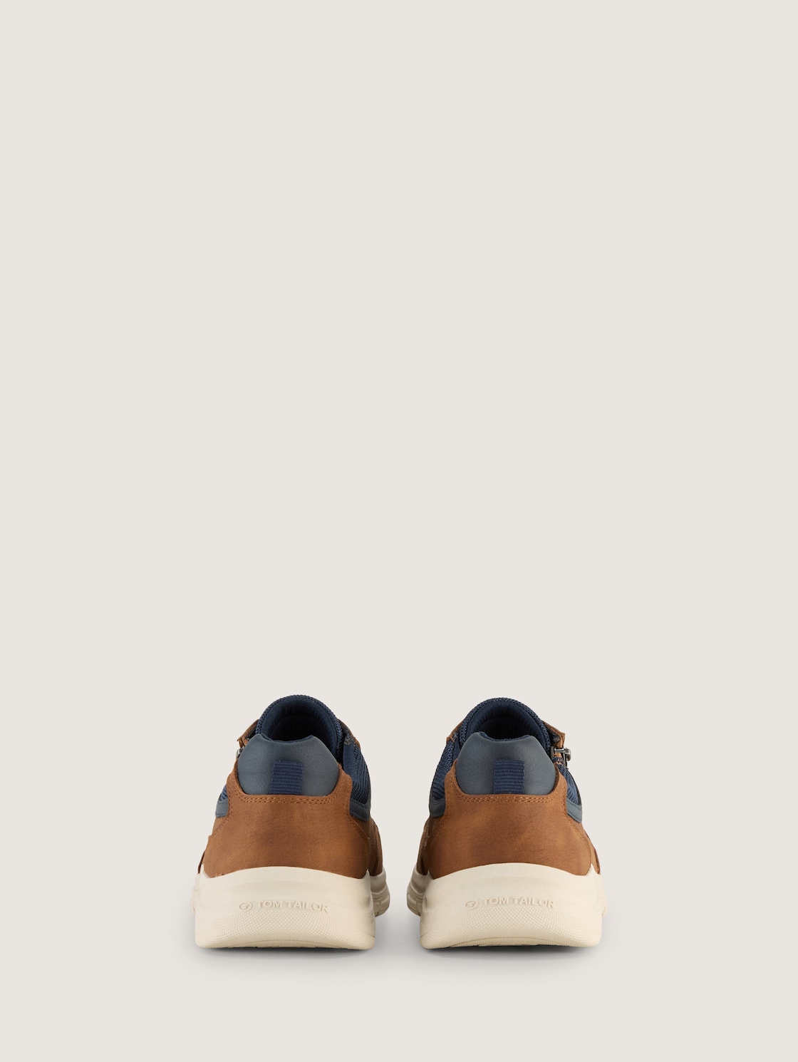 Sneaker aus strukturiertem Lederimitat - cognac - Produkt-Rückansicht