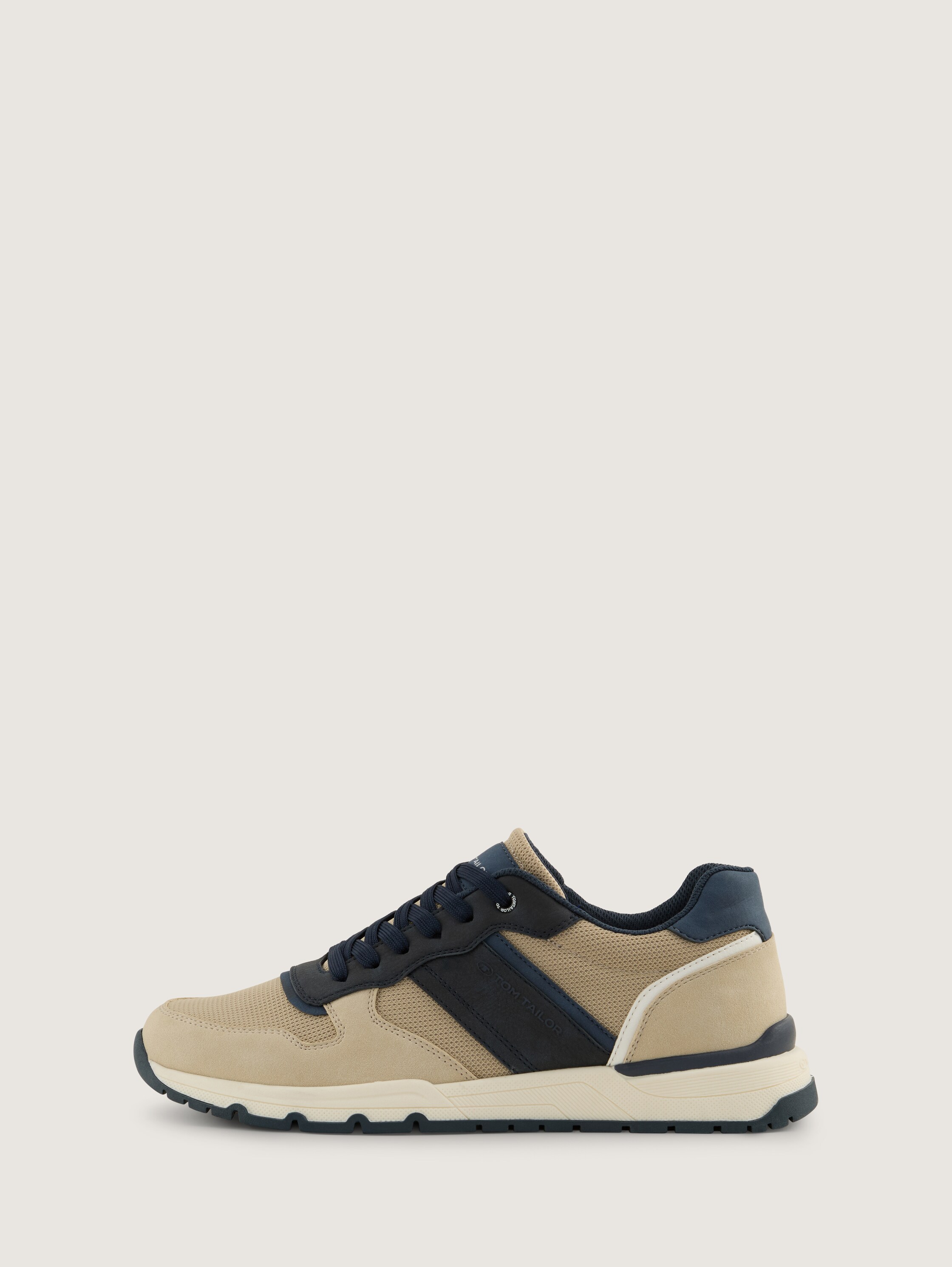 Sneaker mit Mesh-Einsatz - beige - 